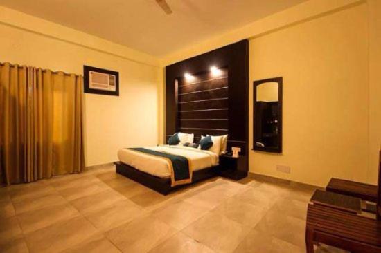 Deluxe Double Room with Balcony photo 1