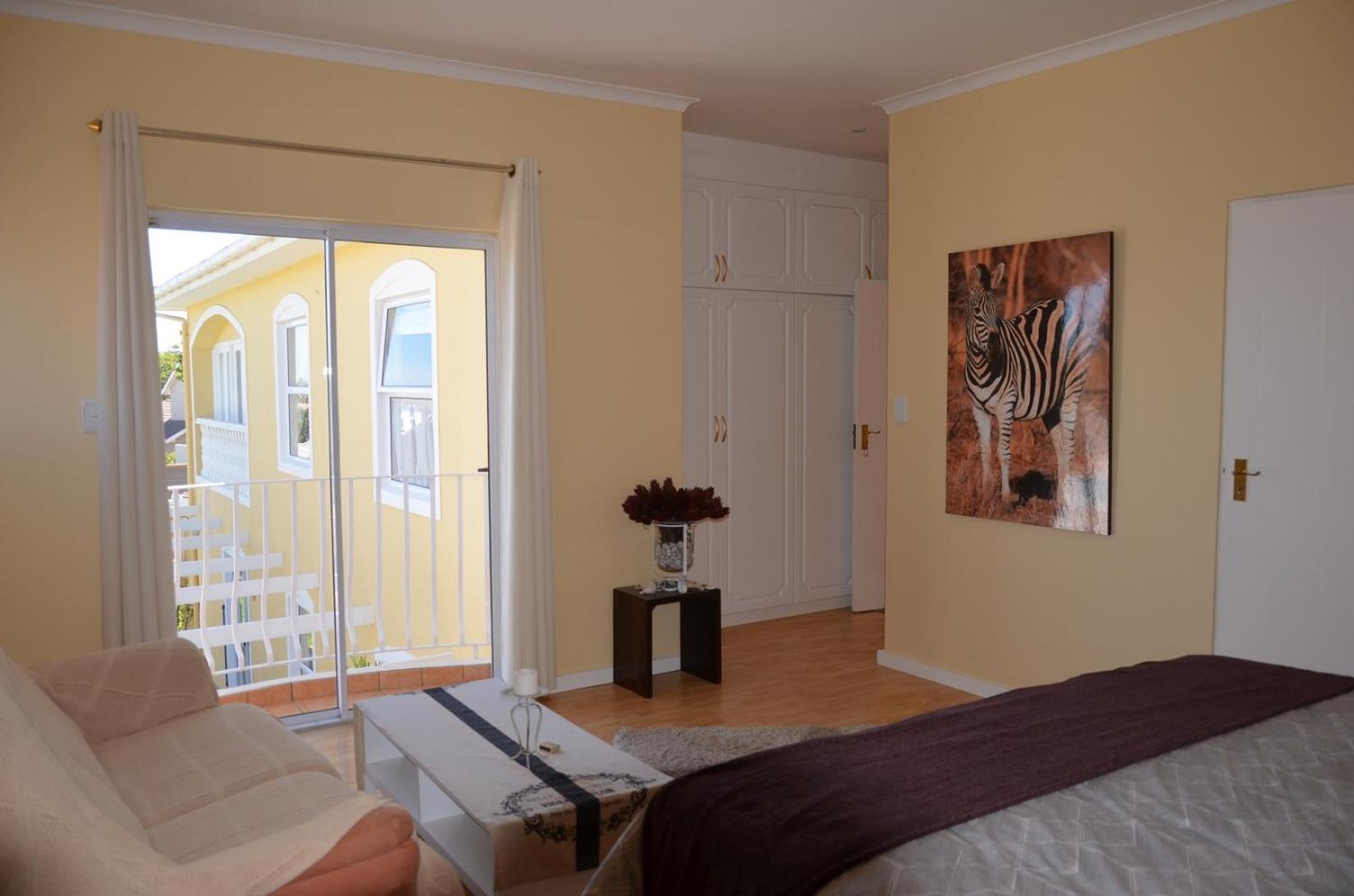Studio Apartment photo 1