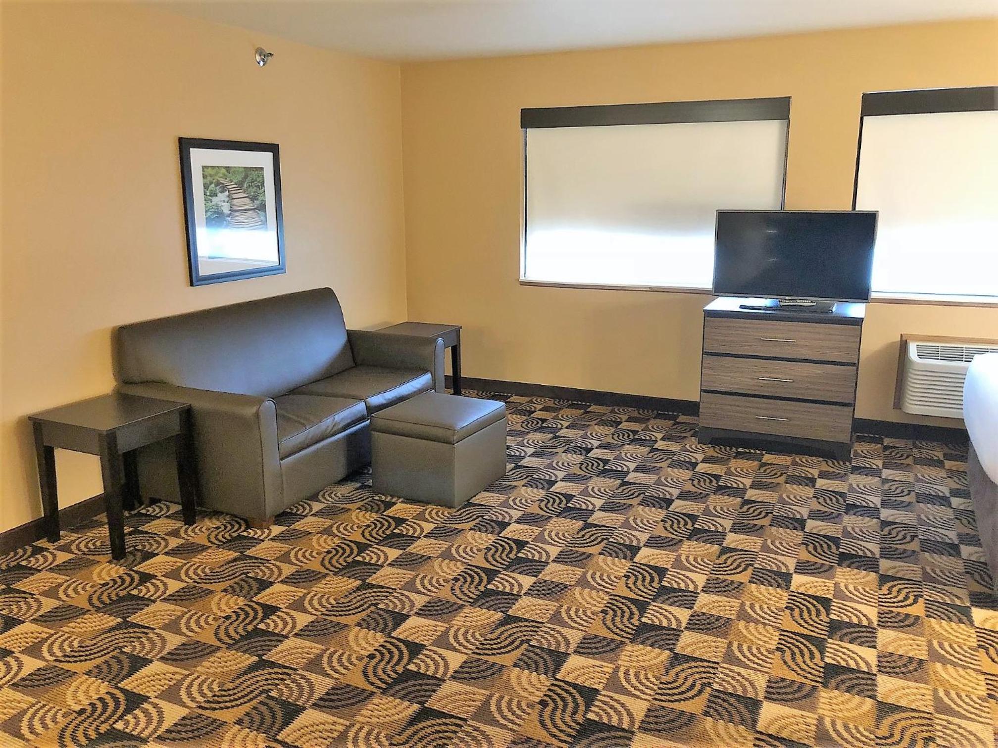 Deluxe Suite with Two Queen Beds - Non-Smoking - Photo 4