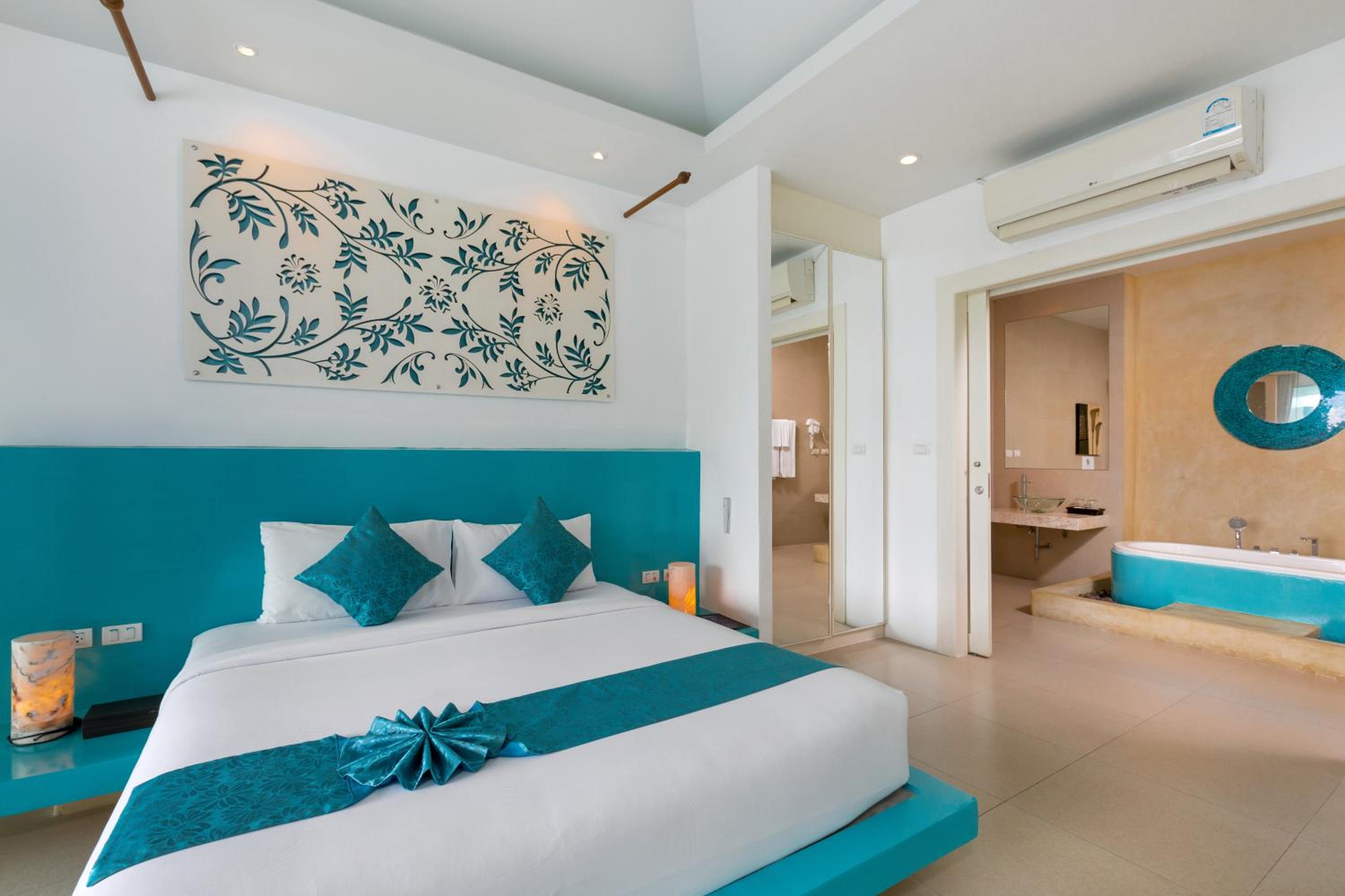 Grand Seaview Pool Suite photo 1