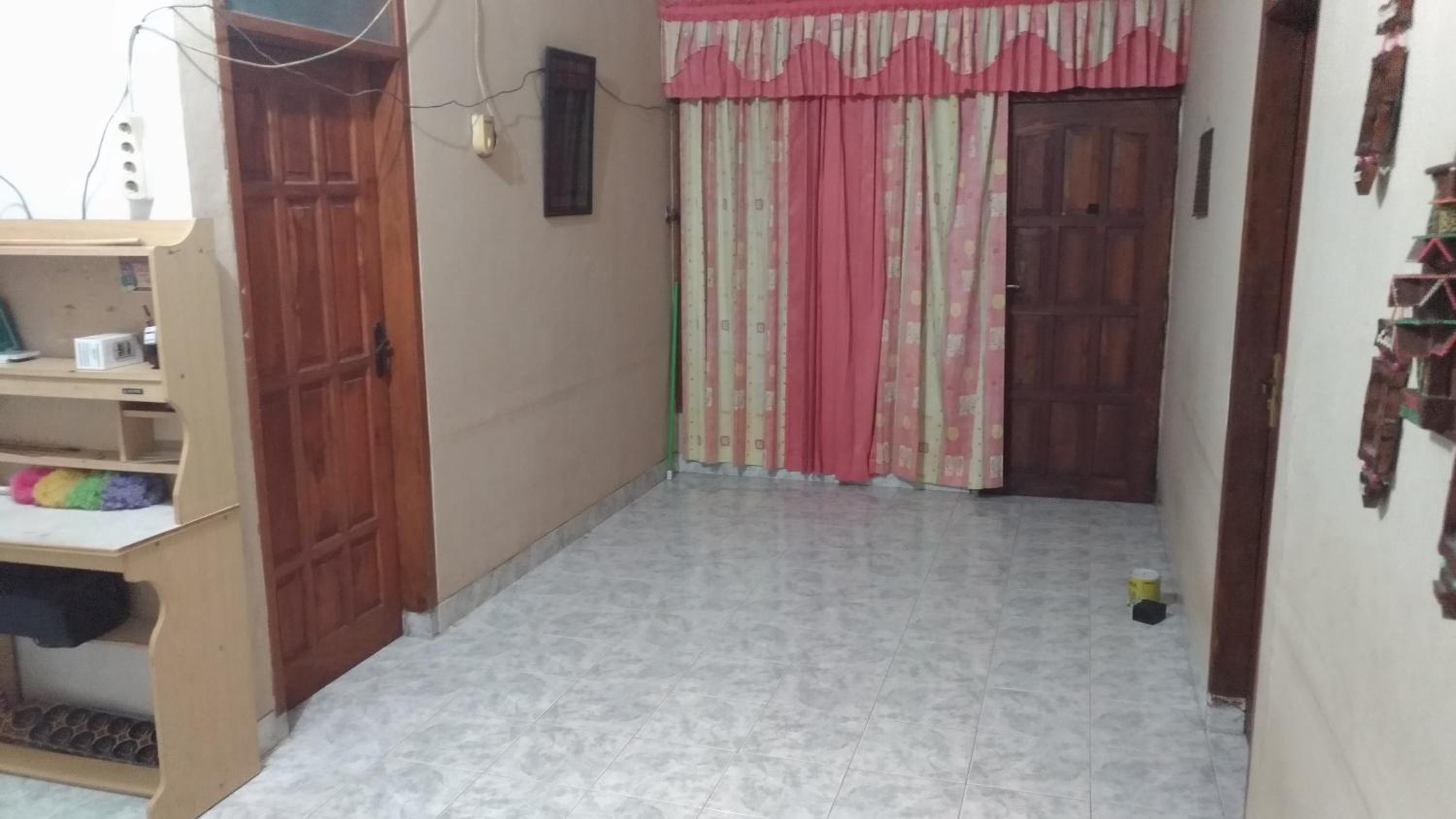 Five-Bedroom House photo 2