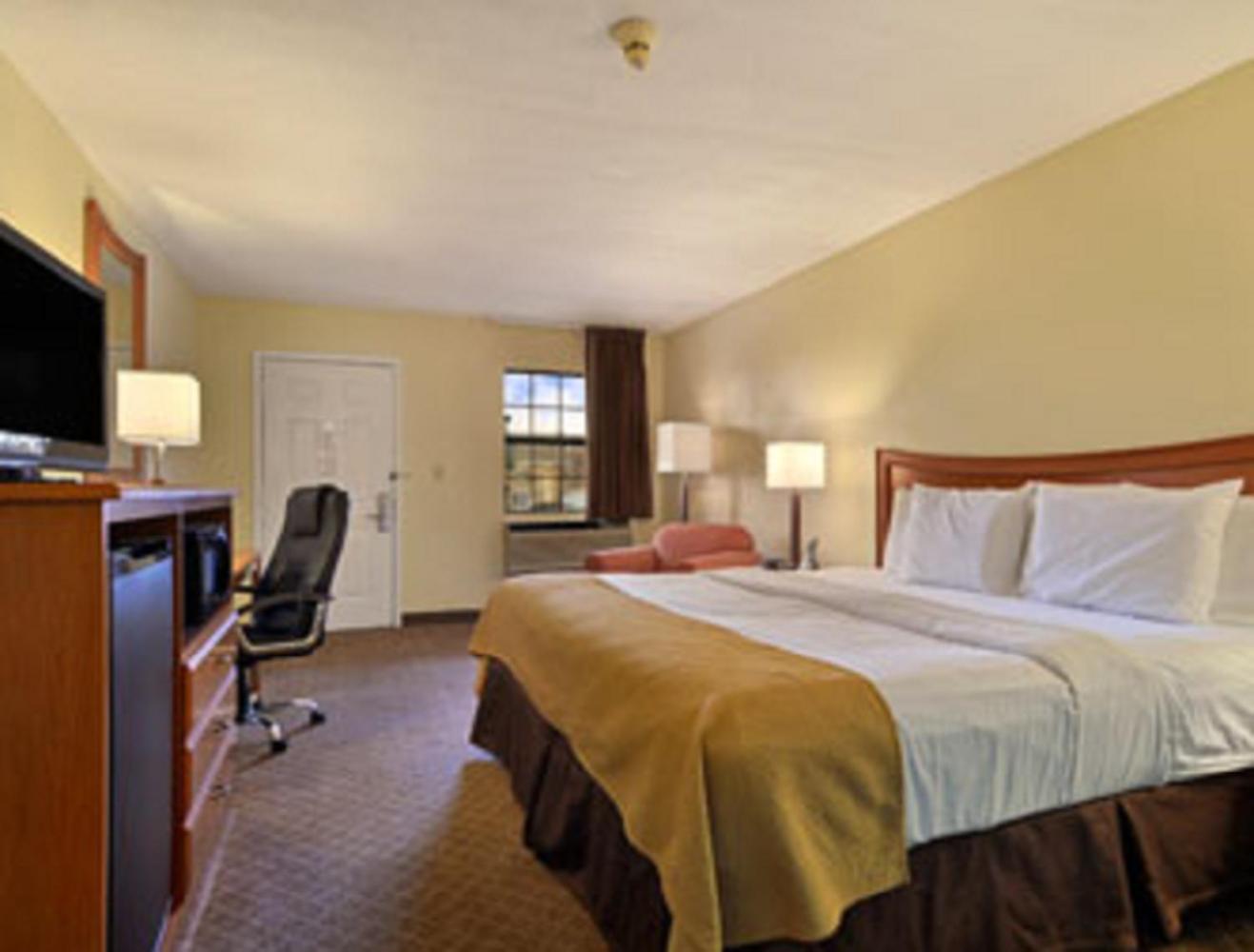 King Room - Non-Smoking - Photo 1