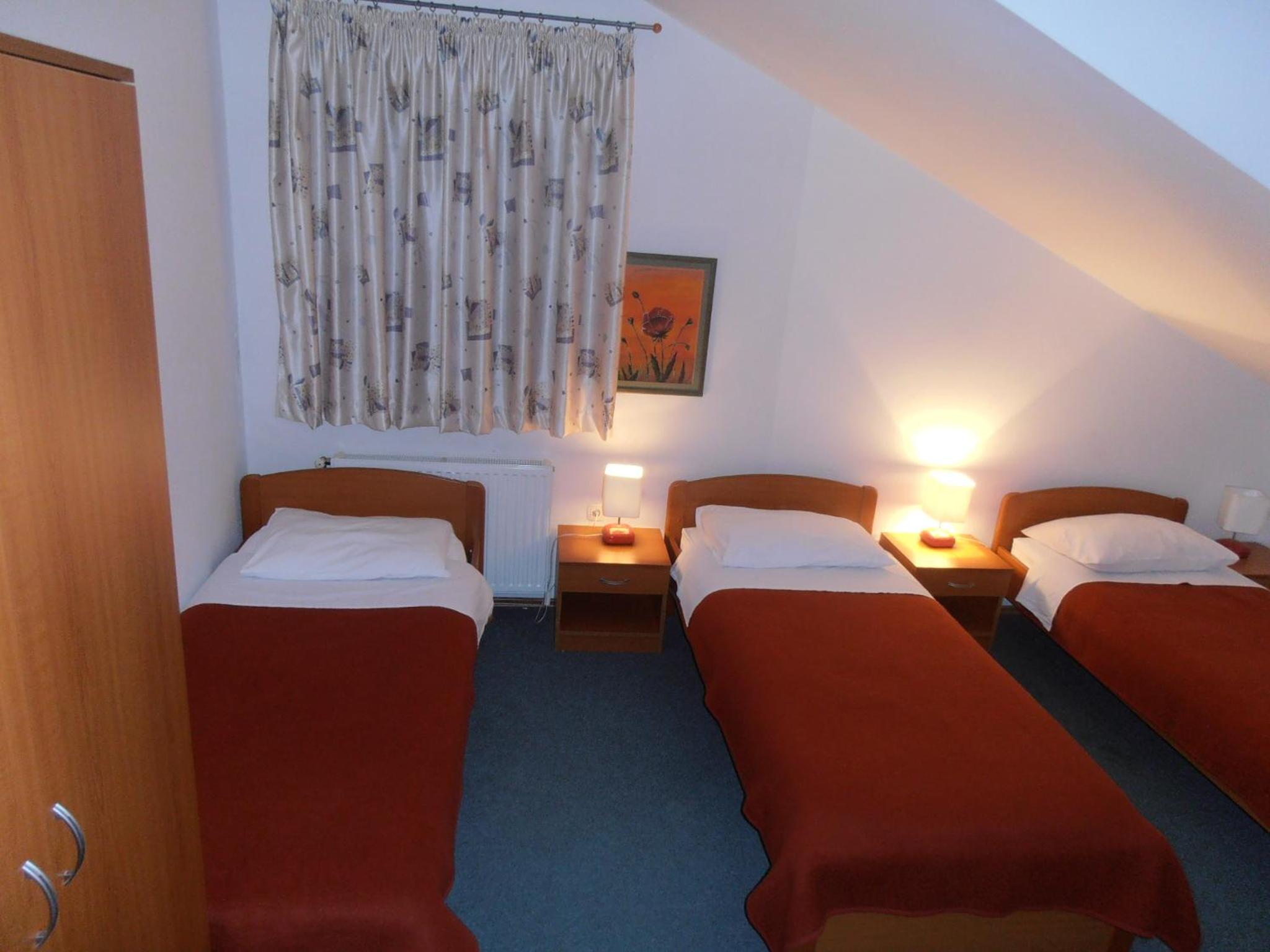 Triple Room - Photo 19