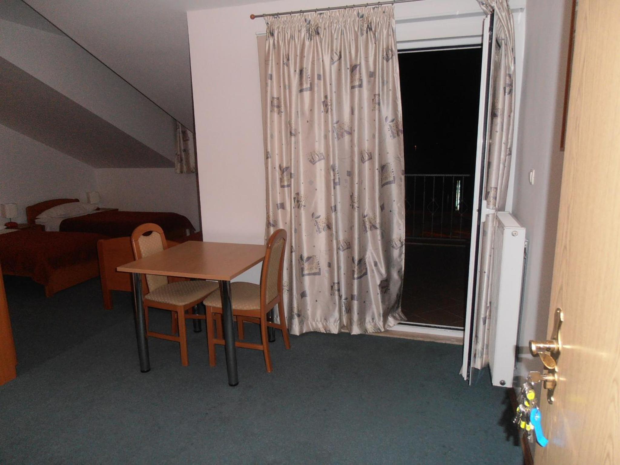 Triple Room - Photo 18