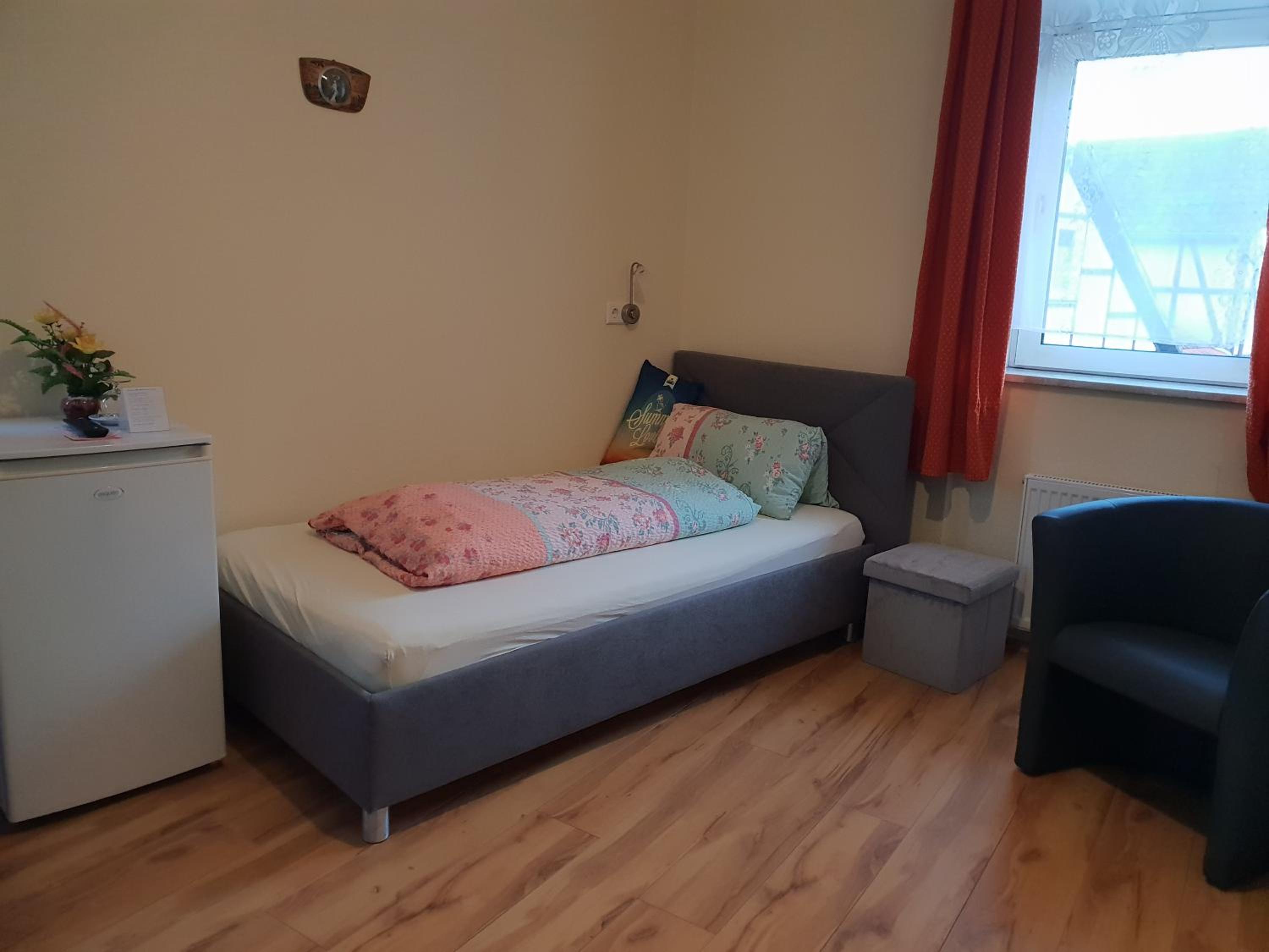 Standard Single Room with Shower photo 3