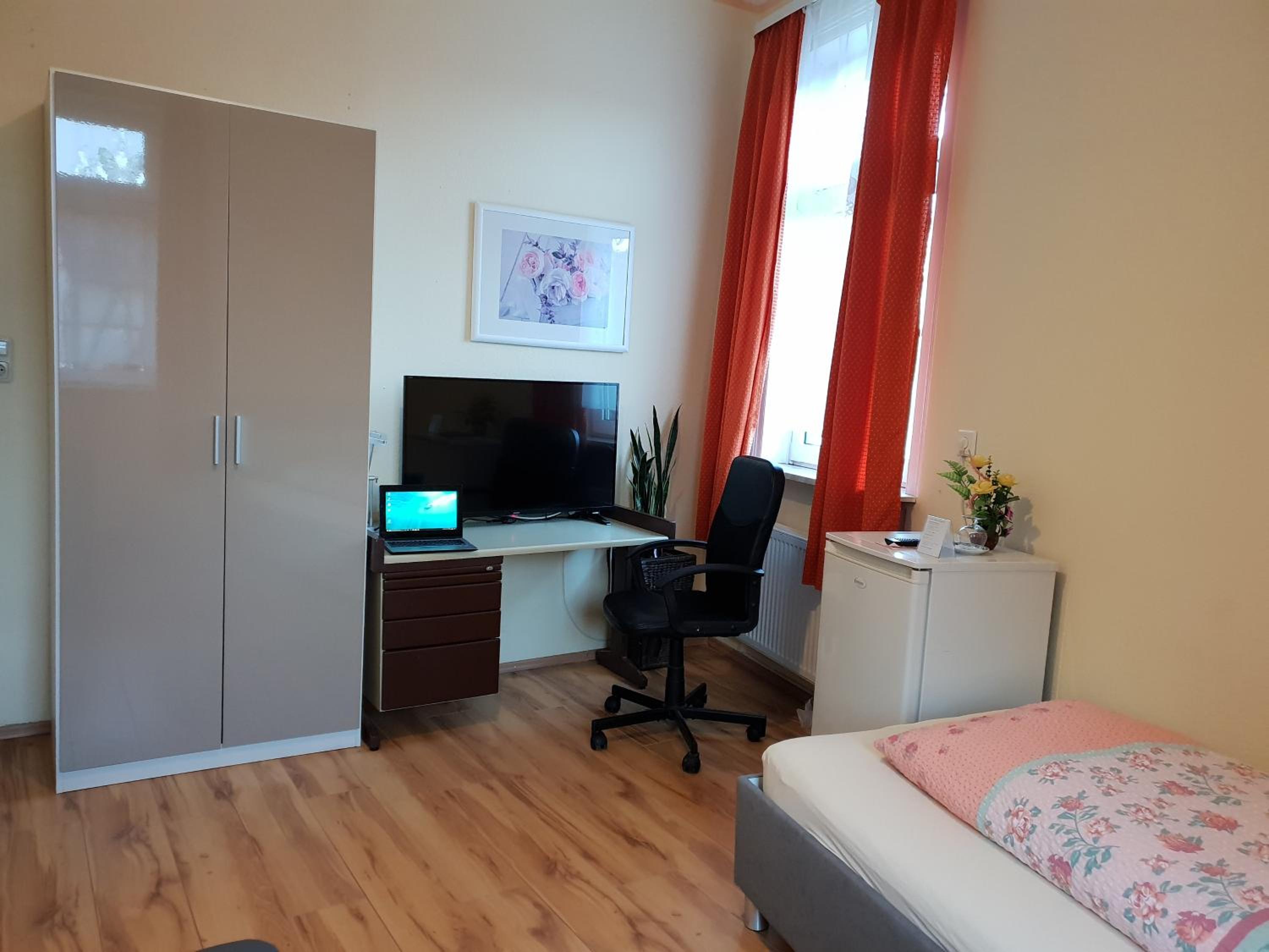 Standard Single Room with Shower photo 2