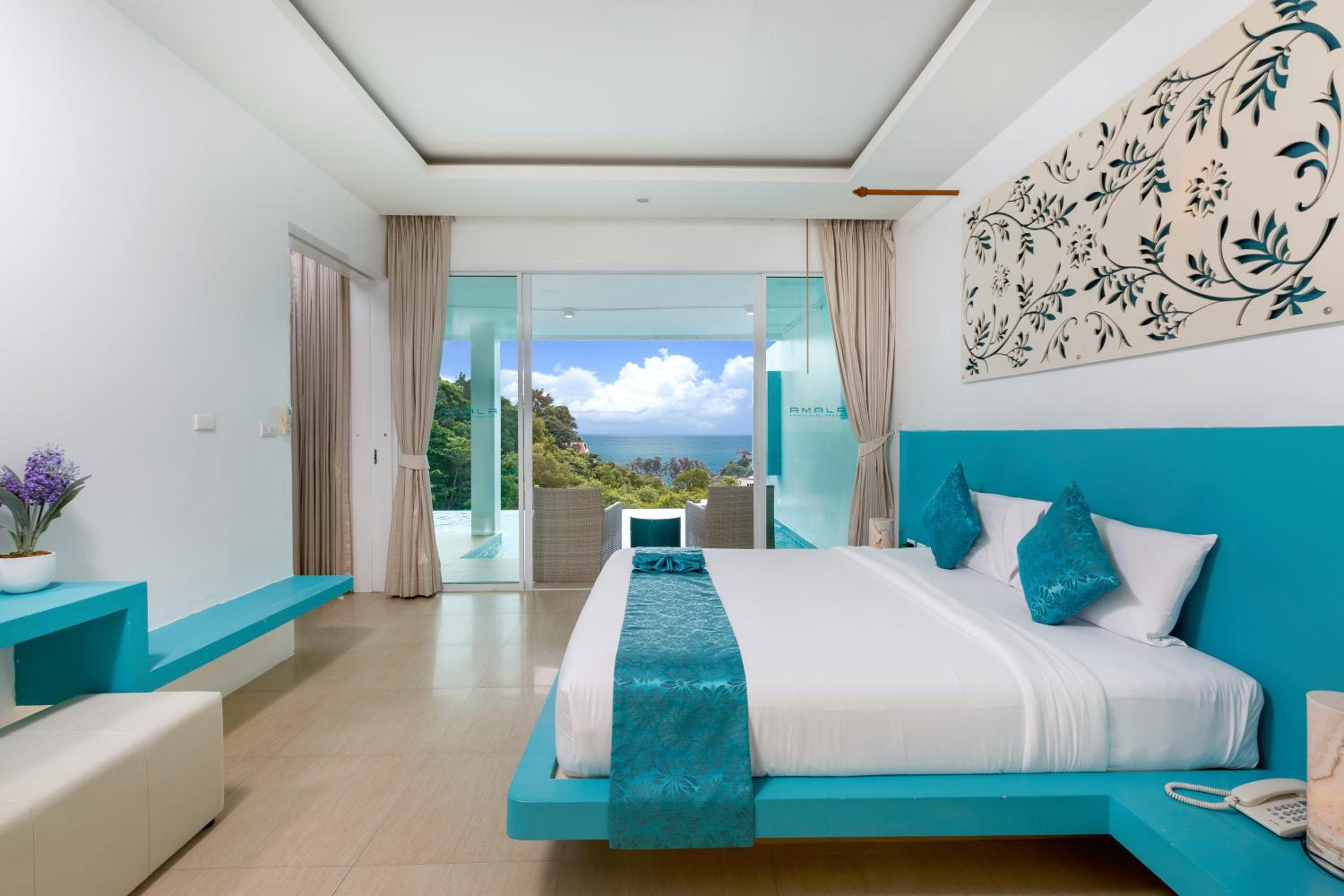Deluxe Partial Seaview Pool Suite  photo 2
