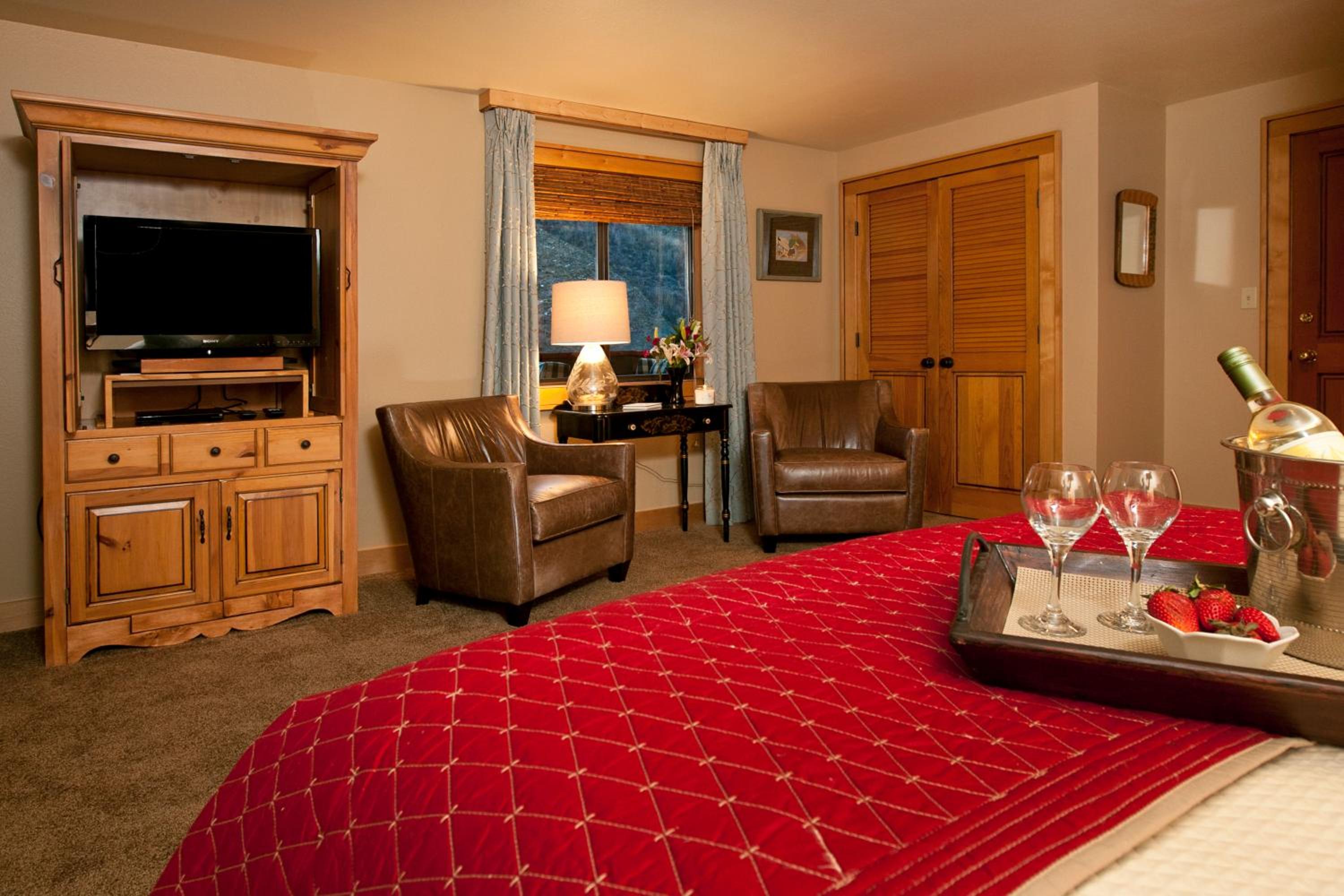 Queen Room with Creek View photo 2
