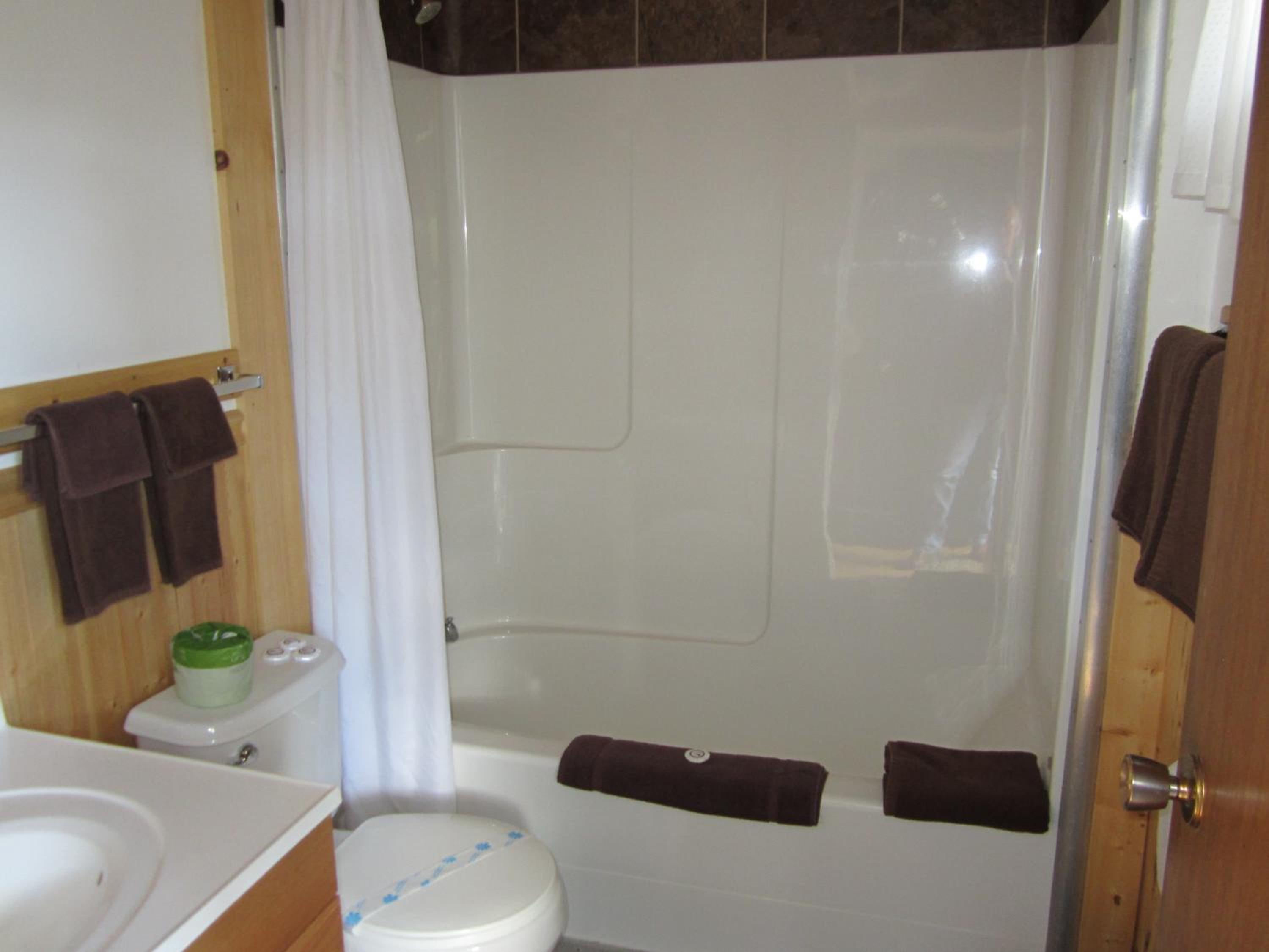 Queen Room photo 2