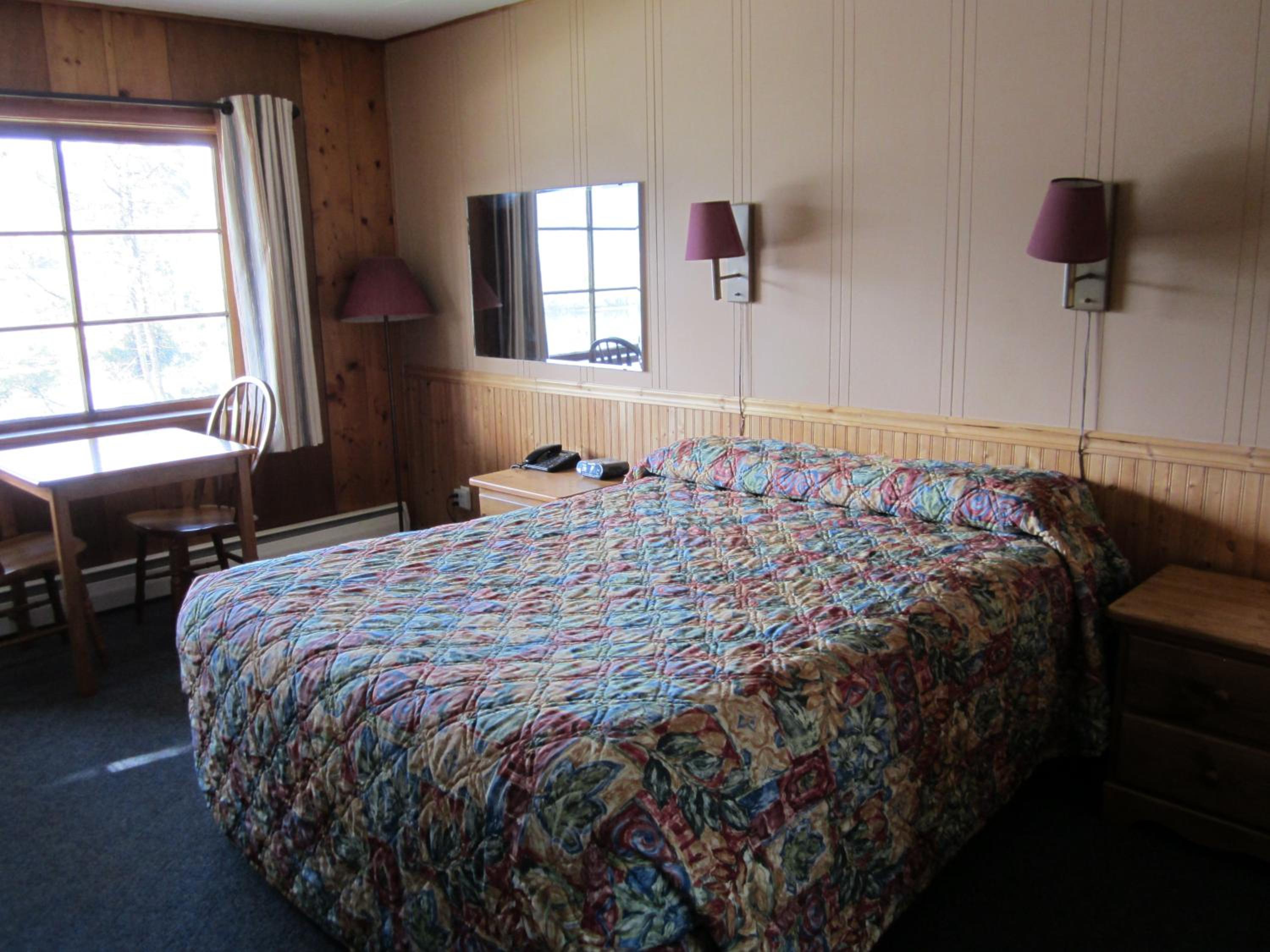 Queen Room photo 1