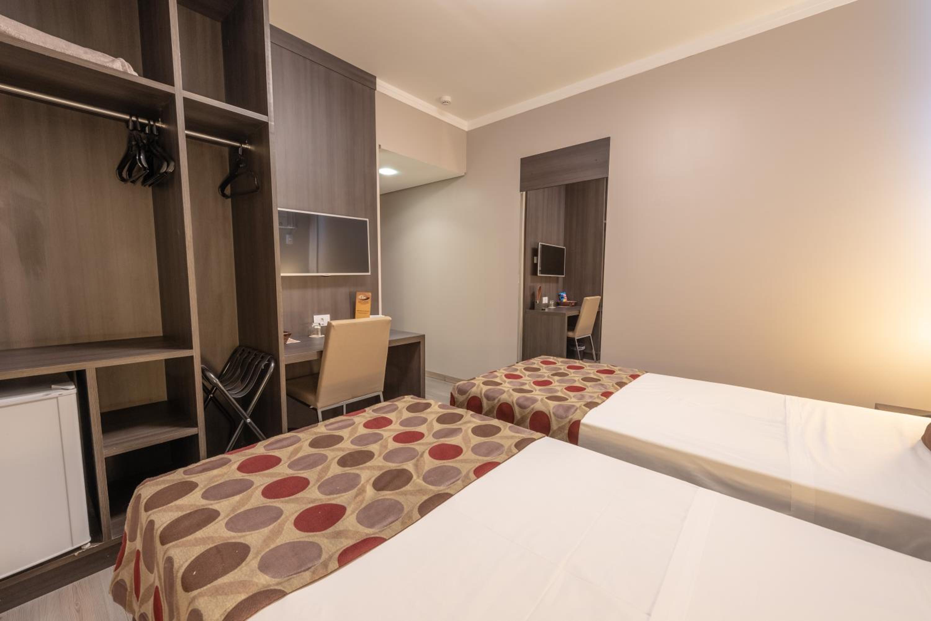 Twin Room with City View photo 2