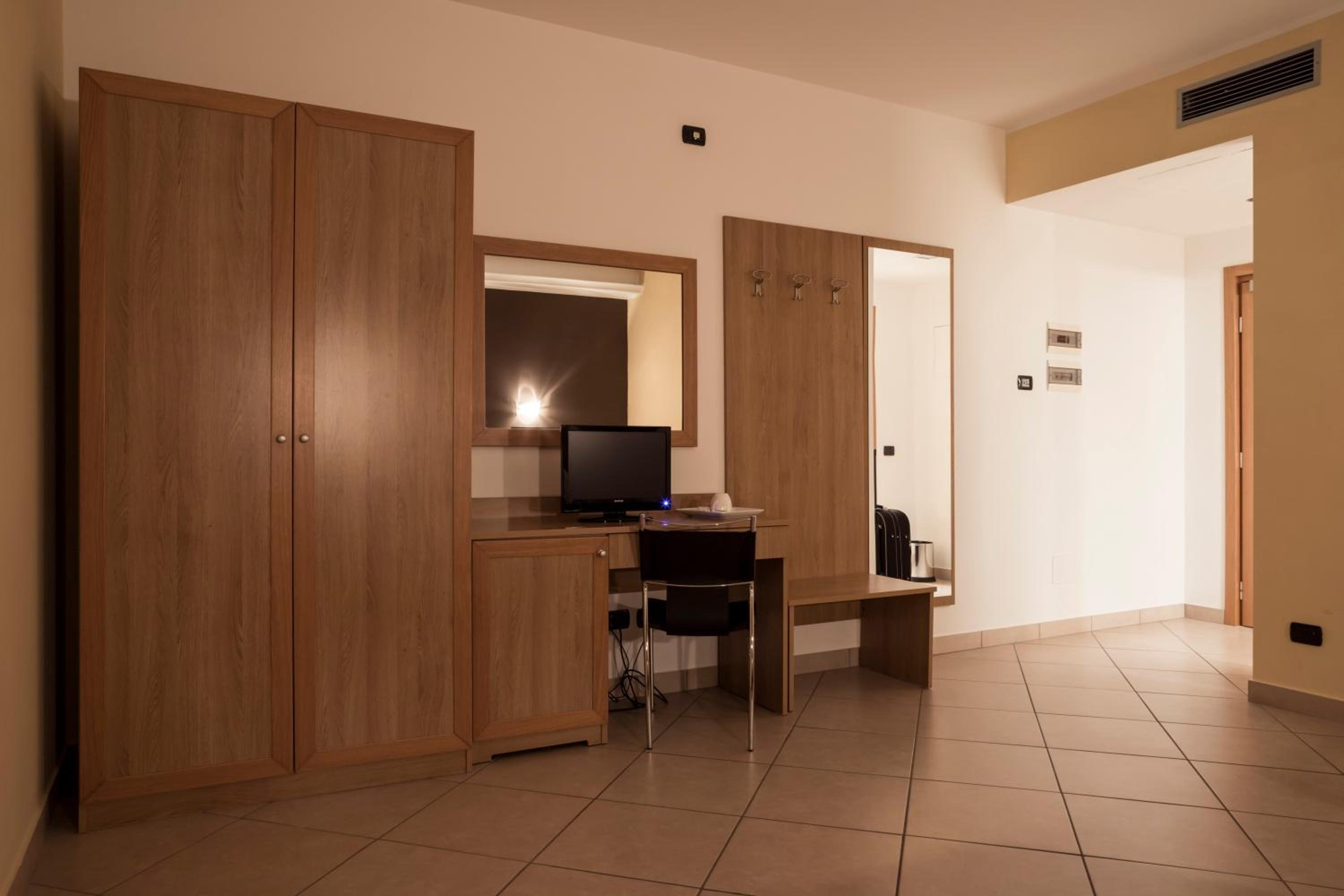 Manhattan Village Hotel, Billede 2