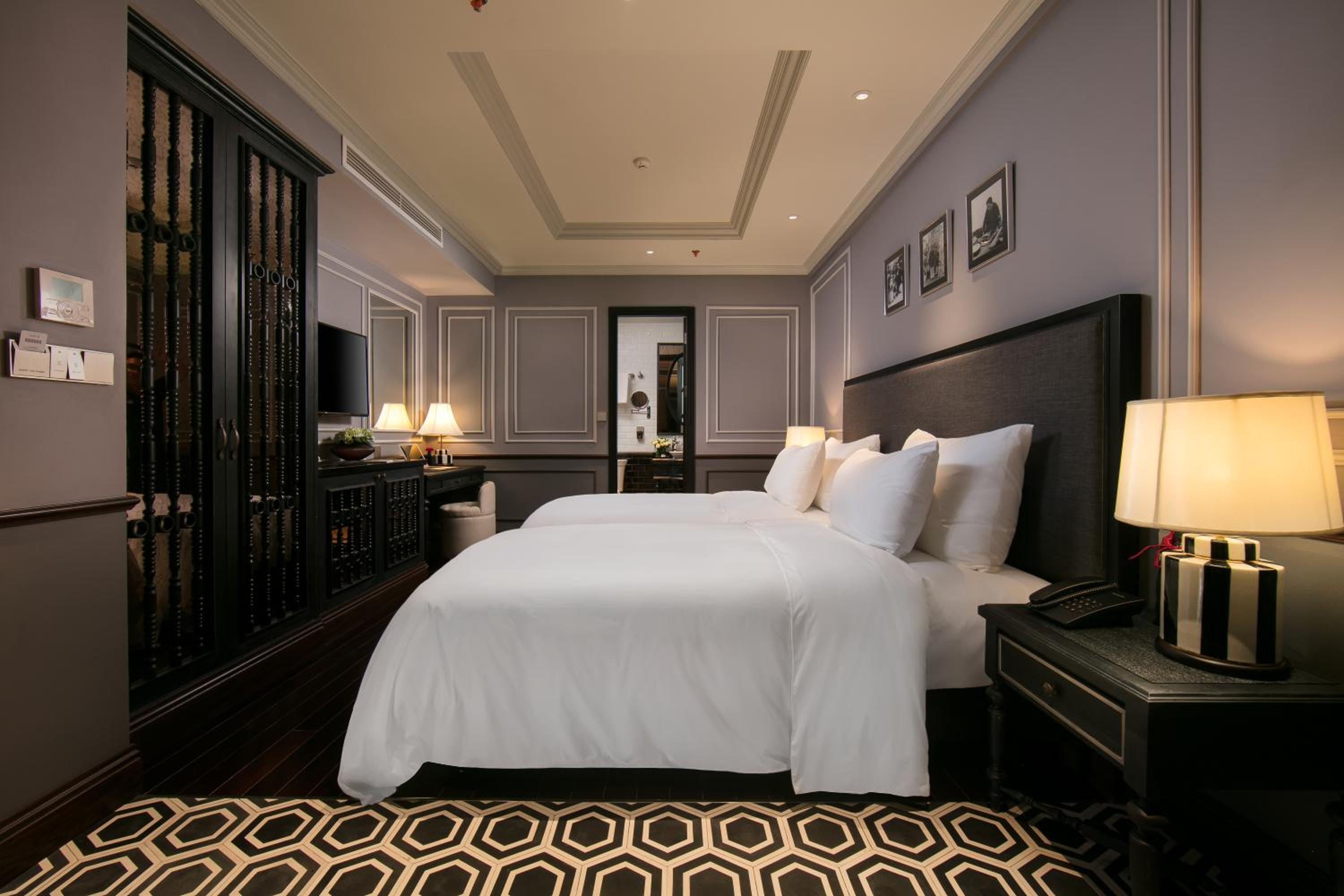 Deluxe Double or Twin Room with Internal Window thumbnail 6