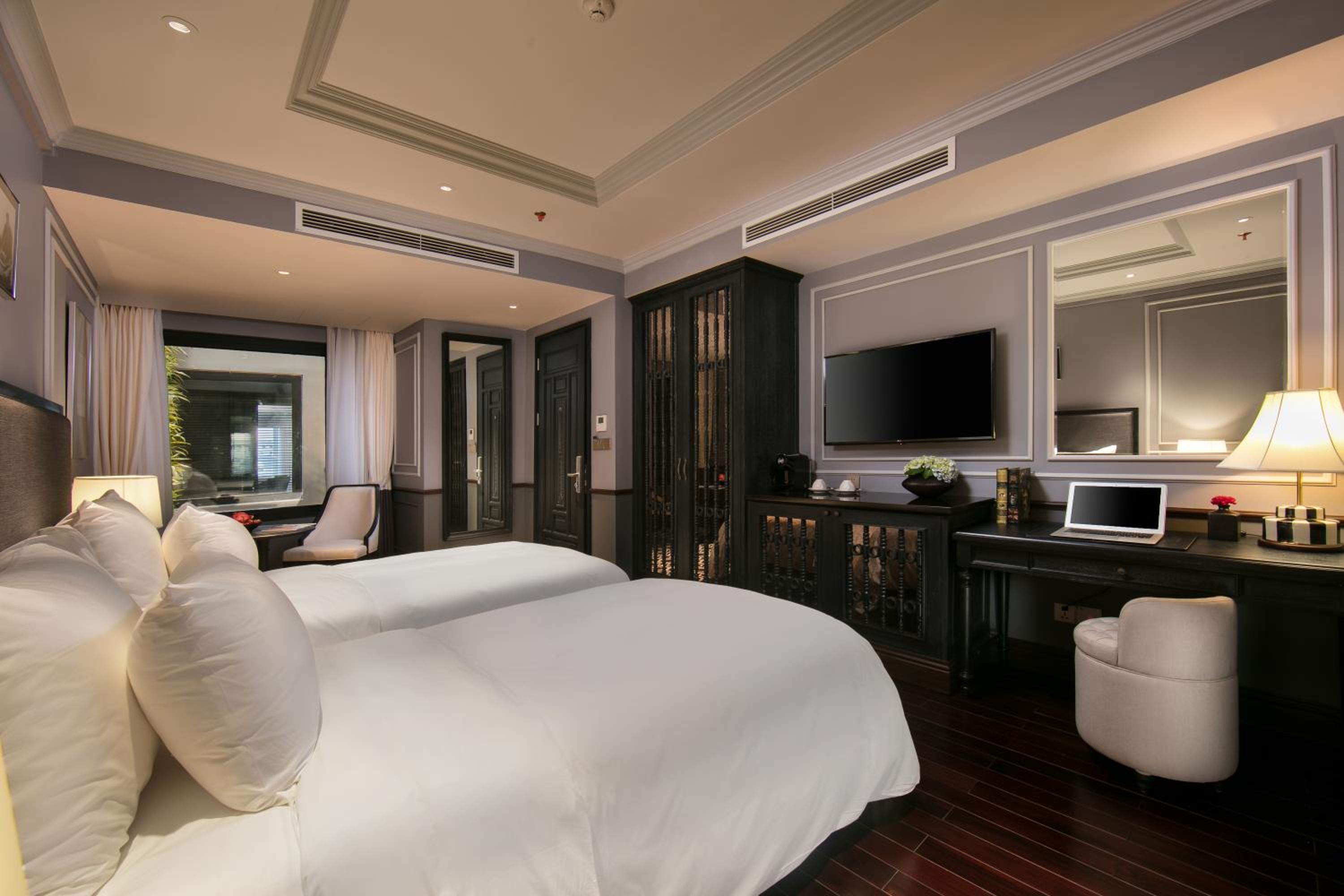 Junior Suite with City View