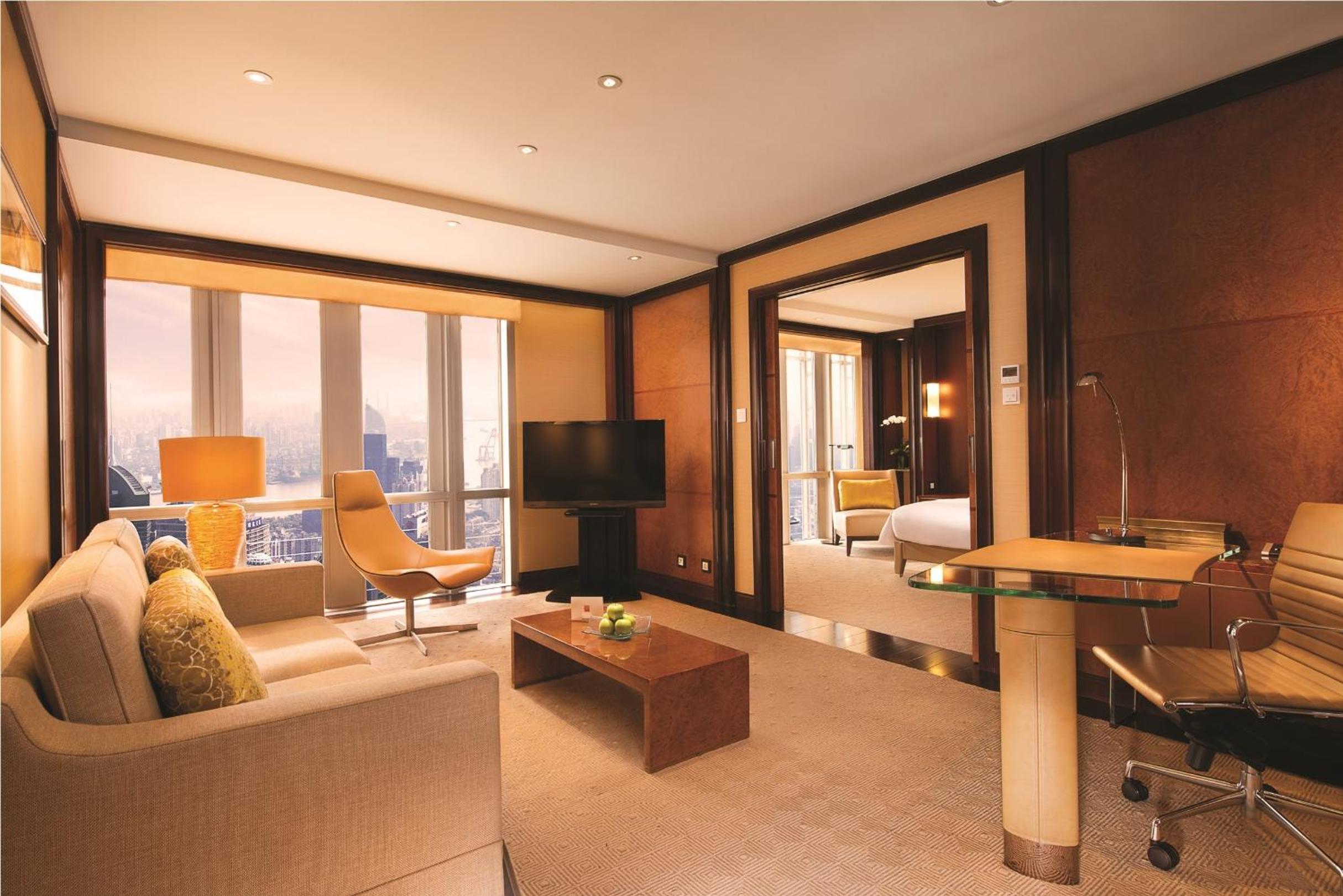 Grand King Suite with View - Photo 2