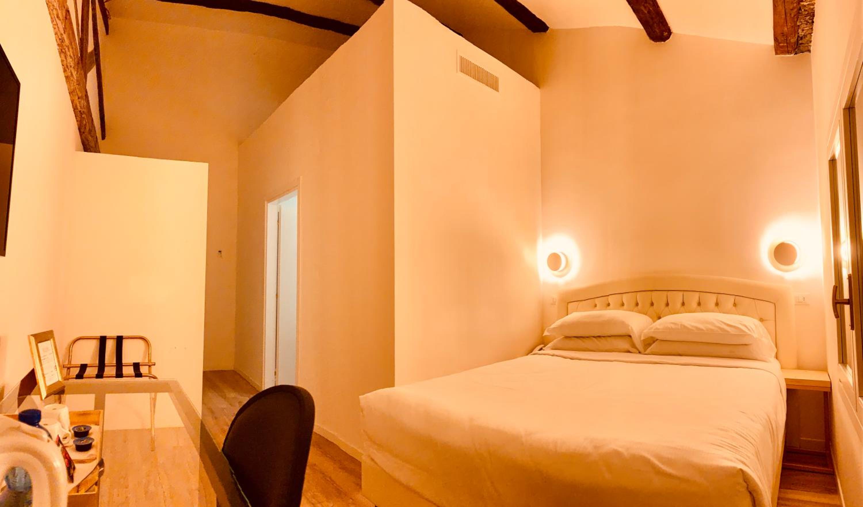 Deluxe Double Room with Spa Access - Photo 1