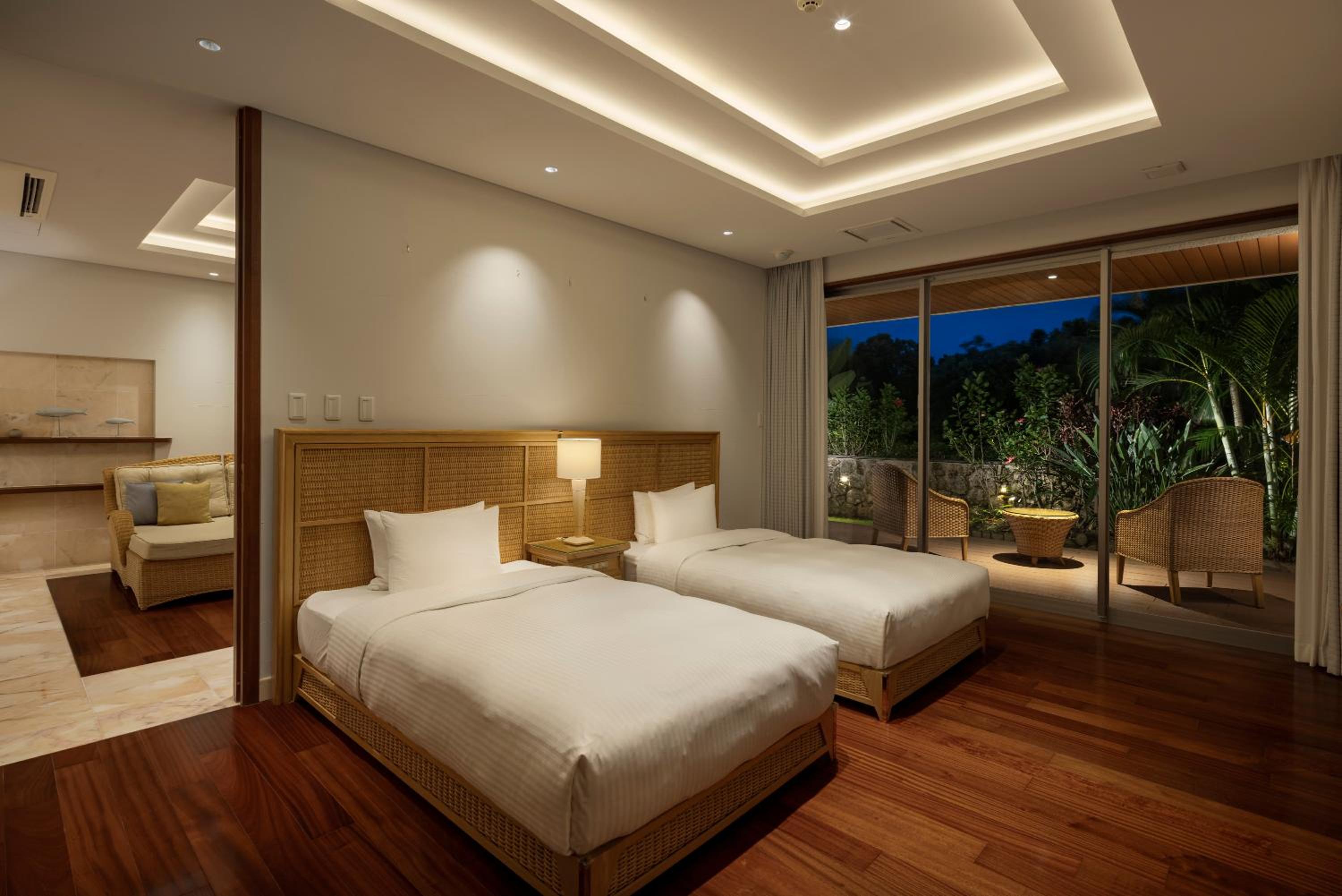 One-Bedroom with Lounge Access - Non-Smoking Ground Floor