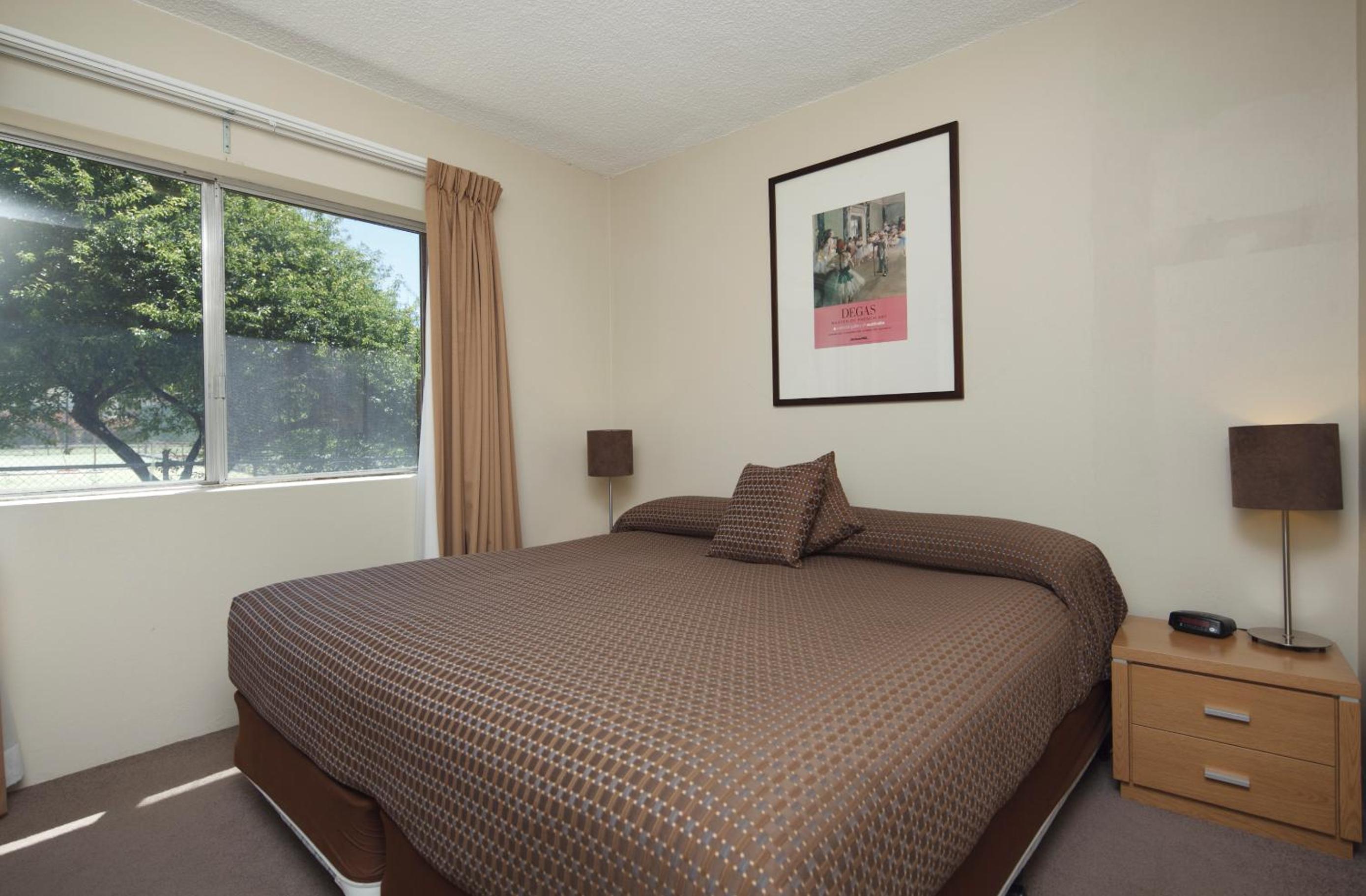 Executive Two-Bedroom Albany Apartment (compact)