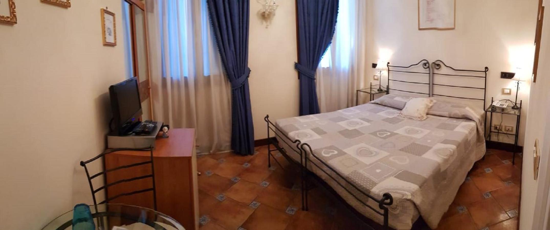 Budget Double Or Twin Room photo 3