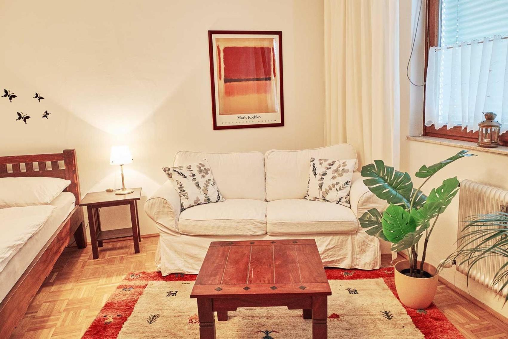 Apartment photo 2