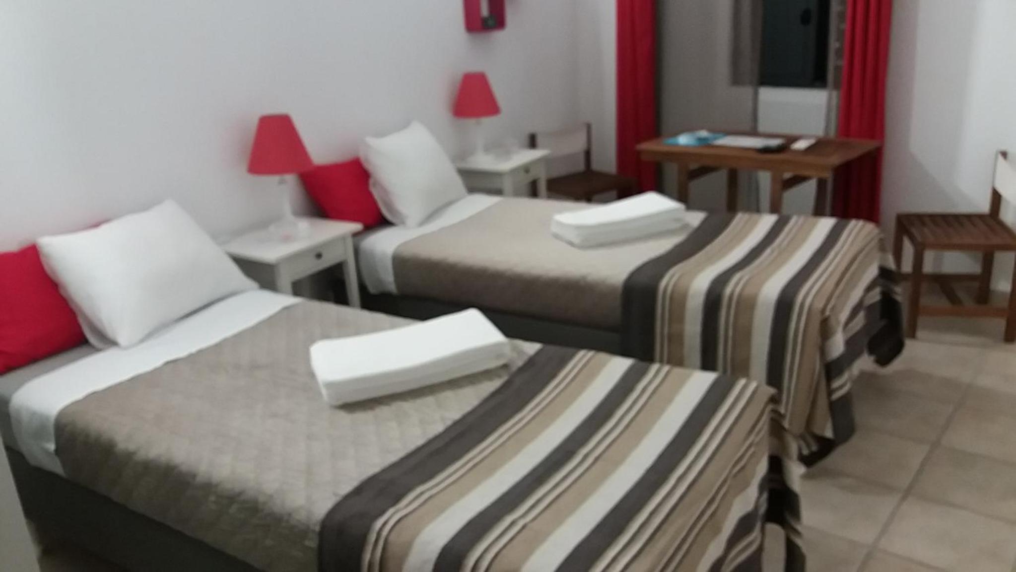 Double or Twin Room with Private Bathroom - Photo 3