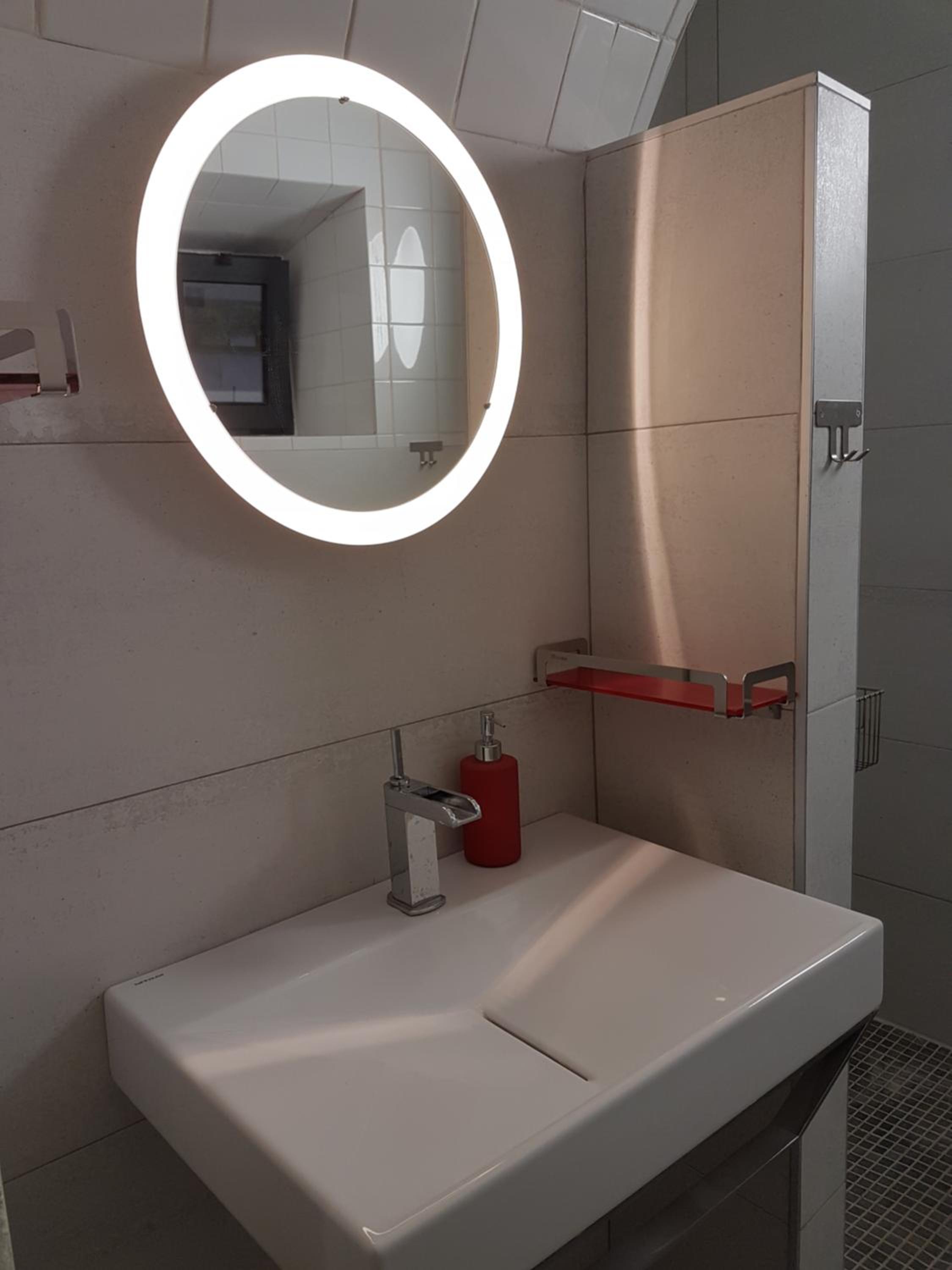 Double or Twin Room with Private Bathroom - Photo 13