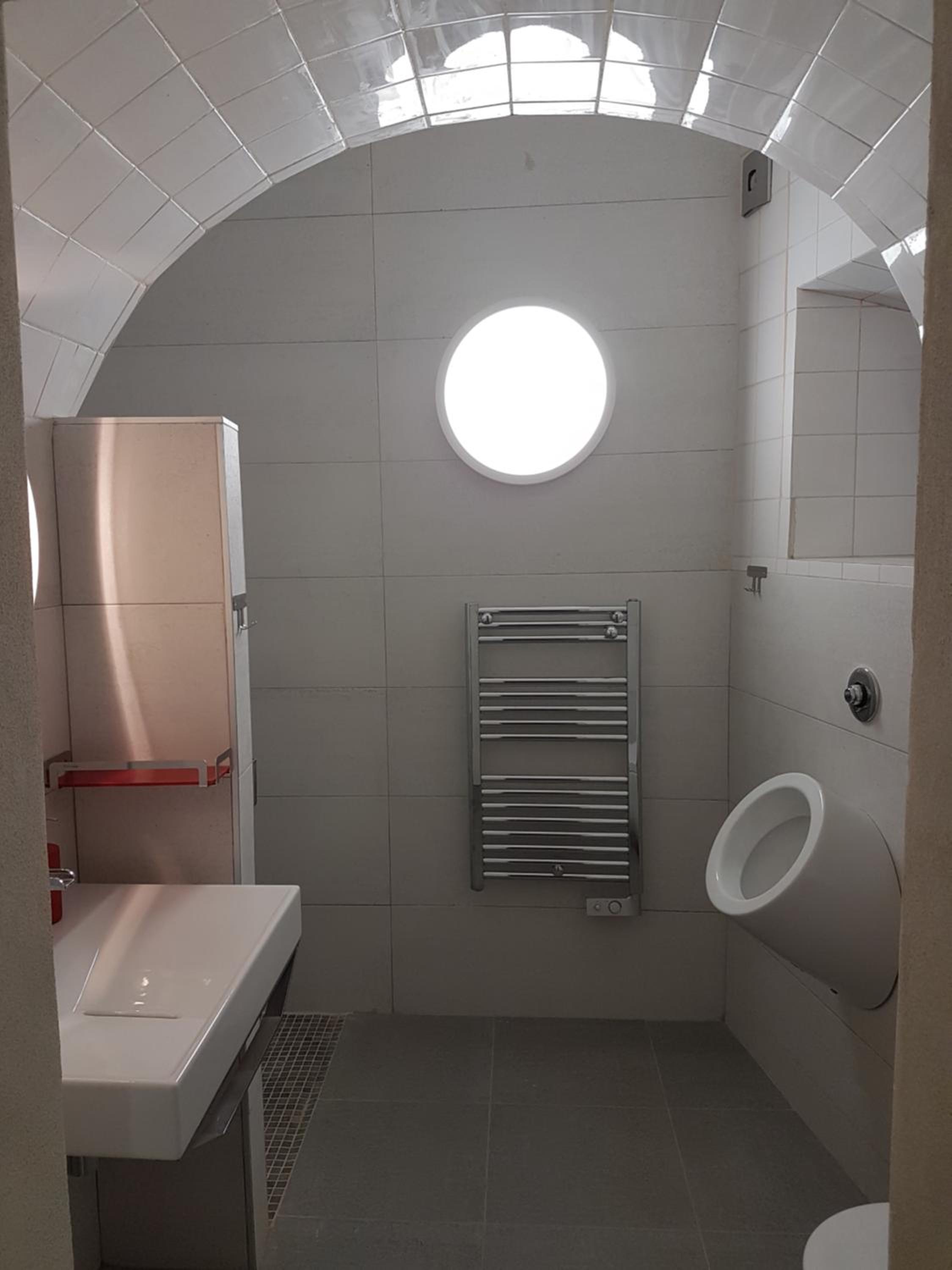 Double or Twin Room with Private Bathroom - Photo 6