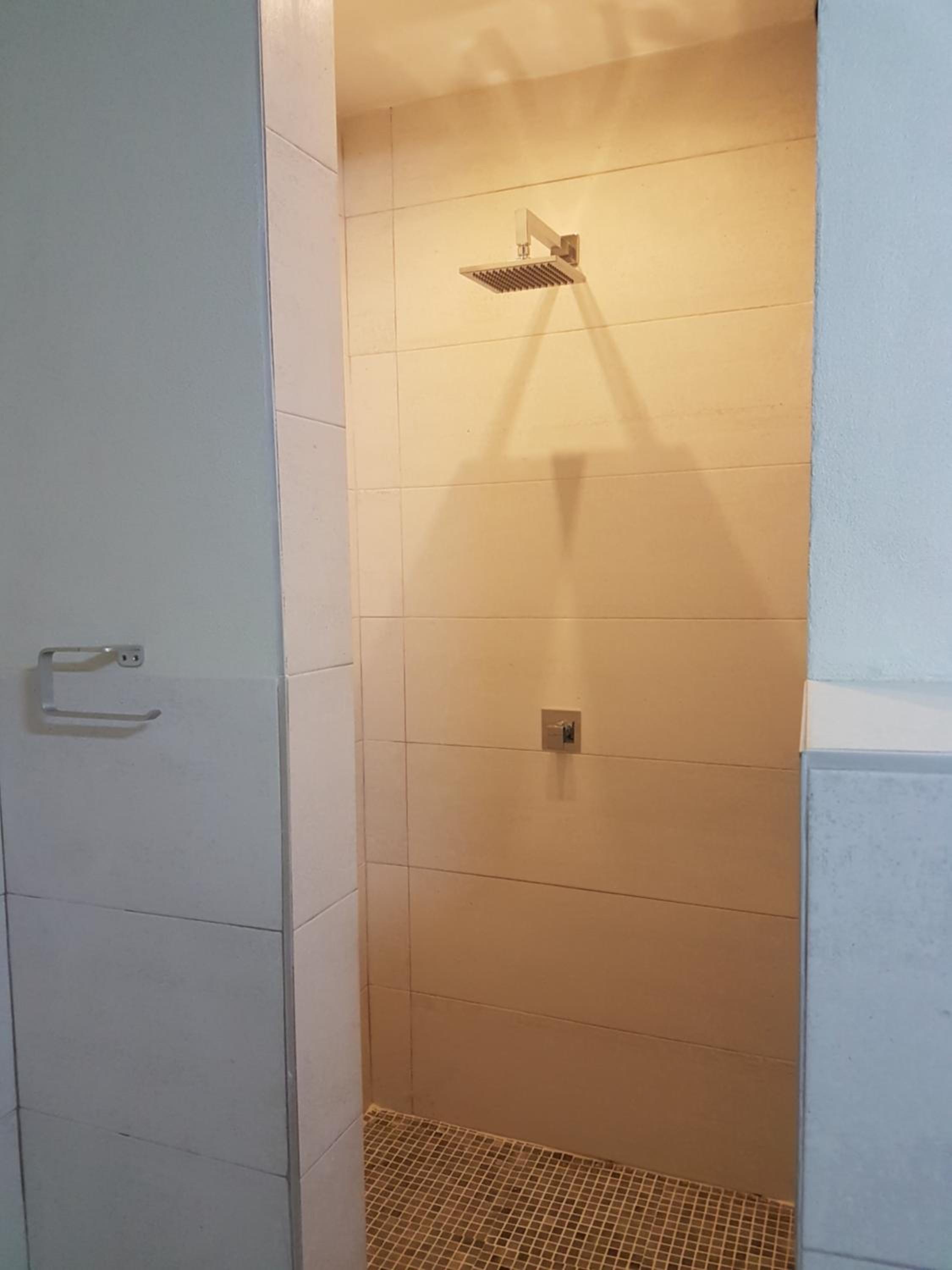 Double Room with Private Bathroom - Photo 2