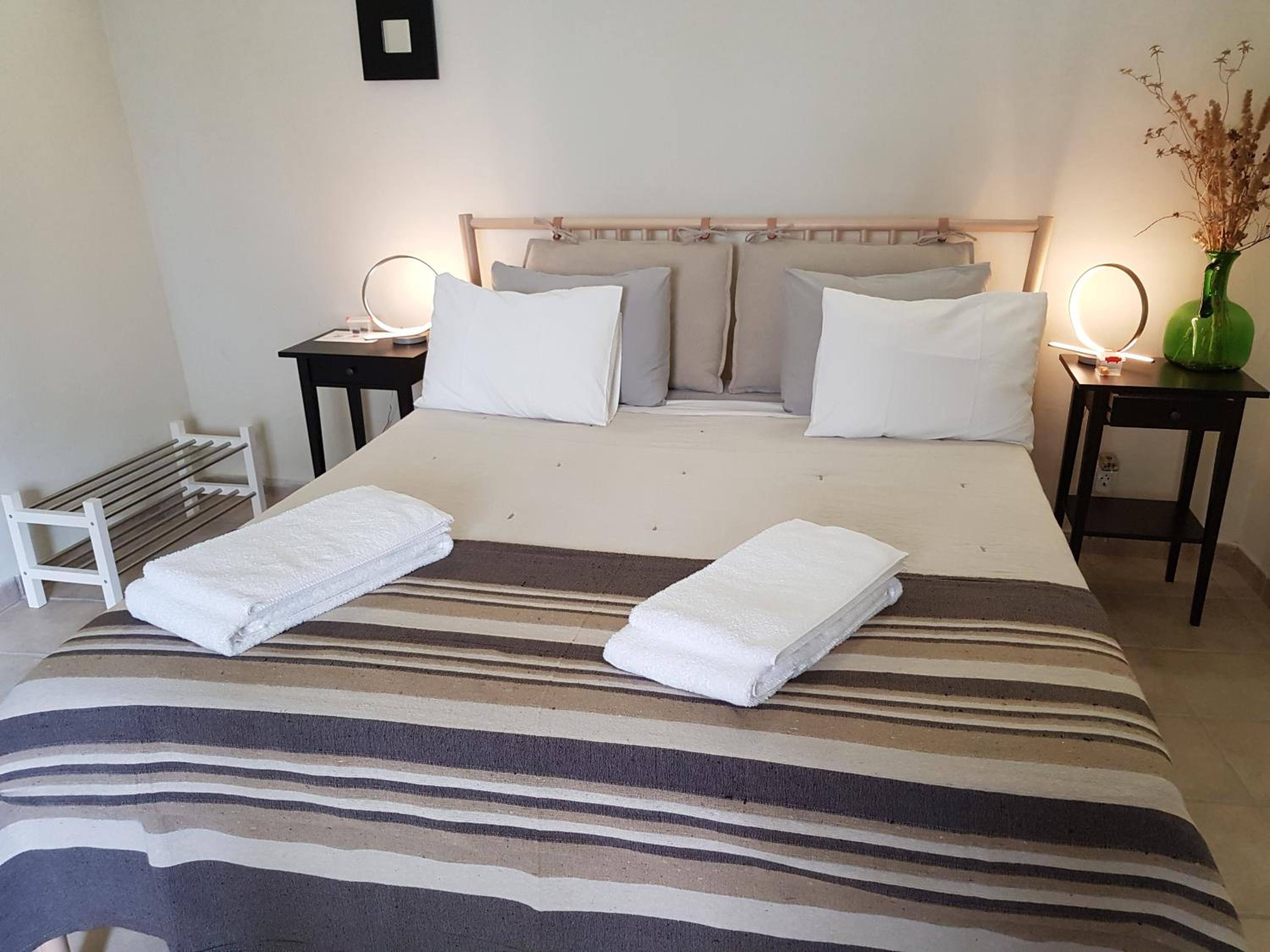 Double Room with Patio - Photo 11