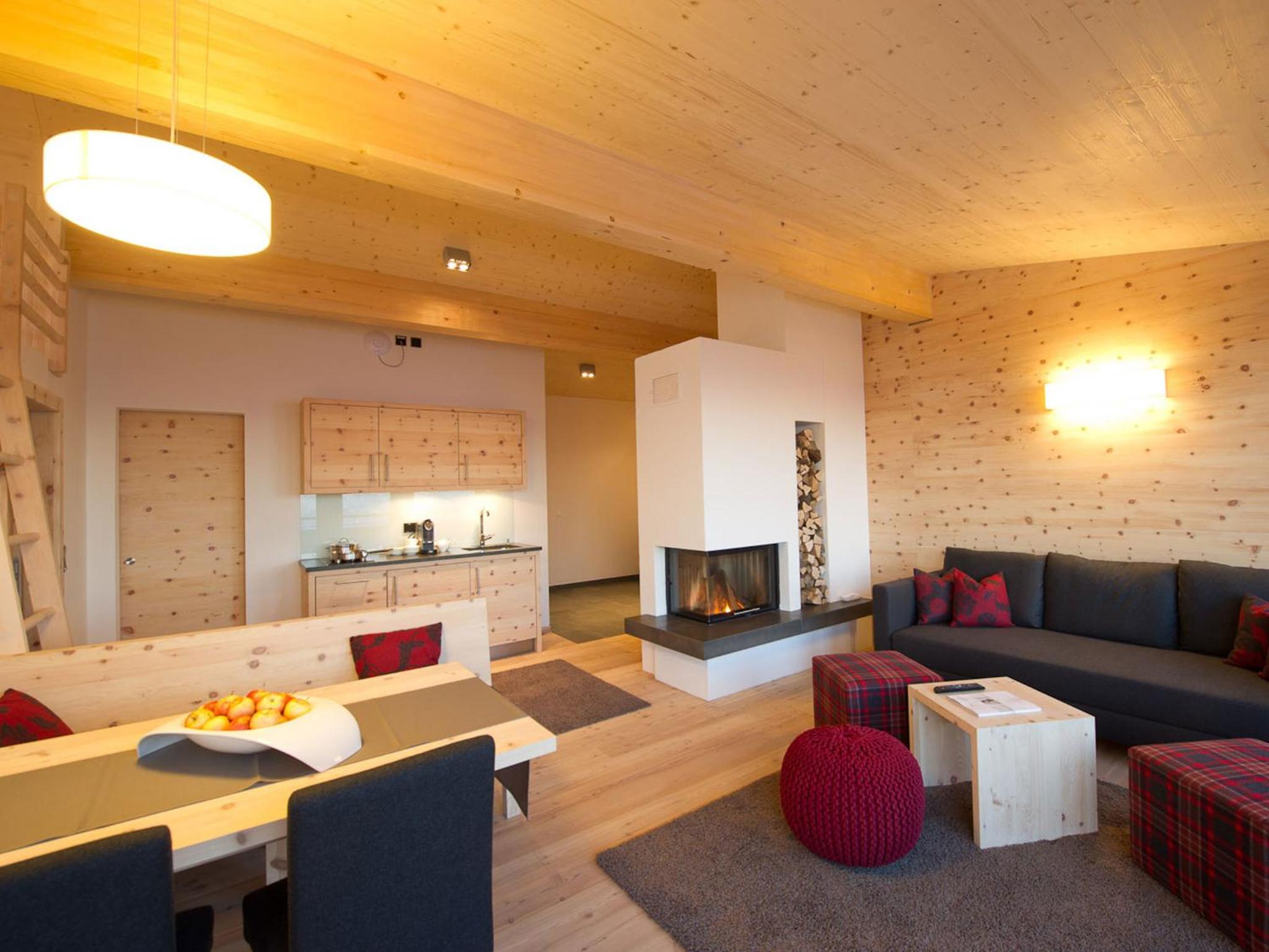 Three-Bedroom Apartment with Balcony and Mountain View - Split Level photo 1