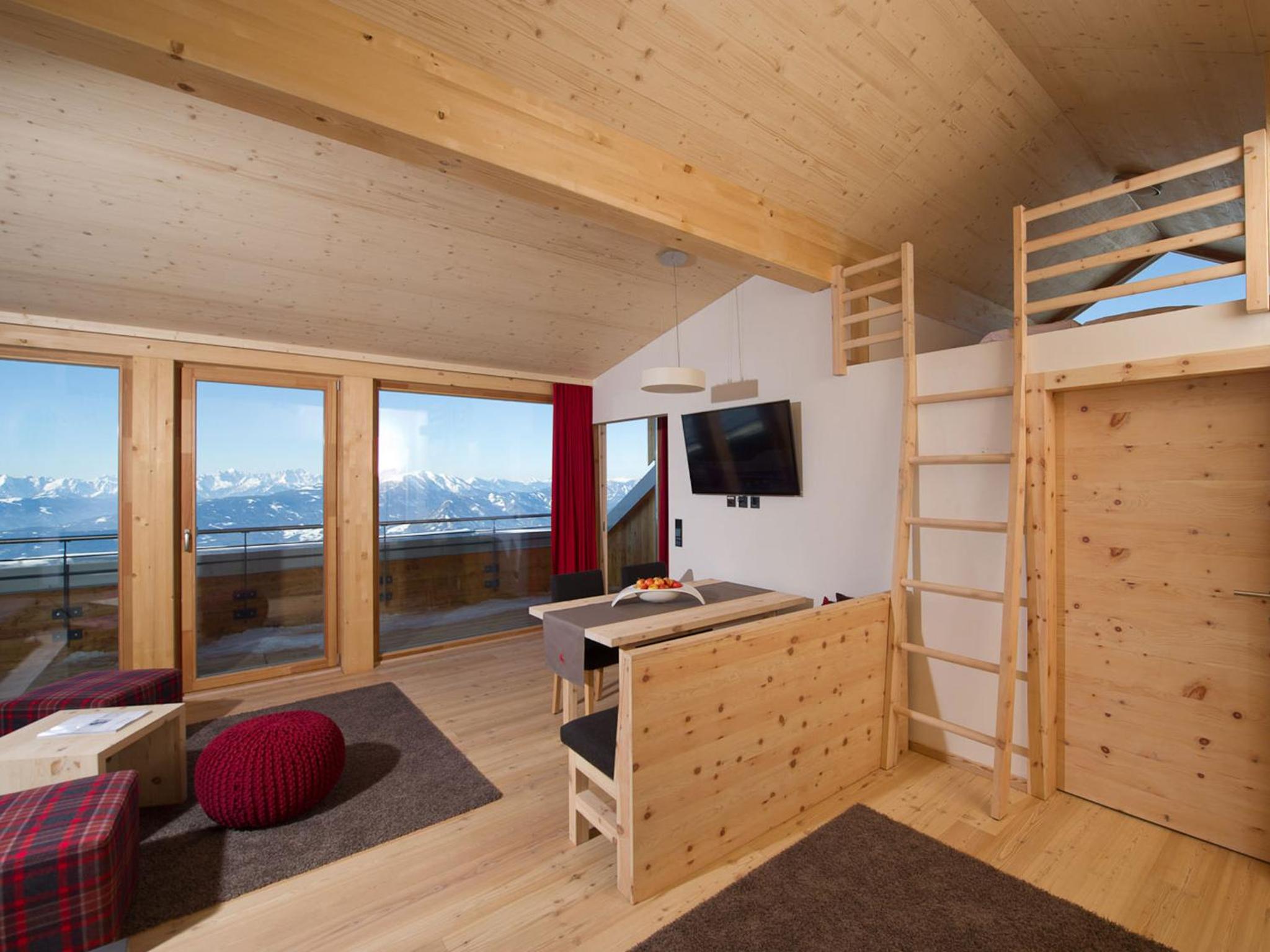 Three-Bedroom Apartment with Balcony and Mountain View - Split Level photo 3