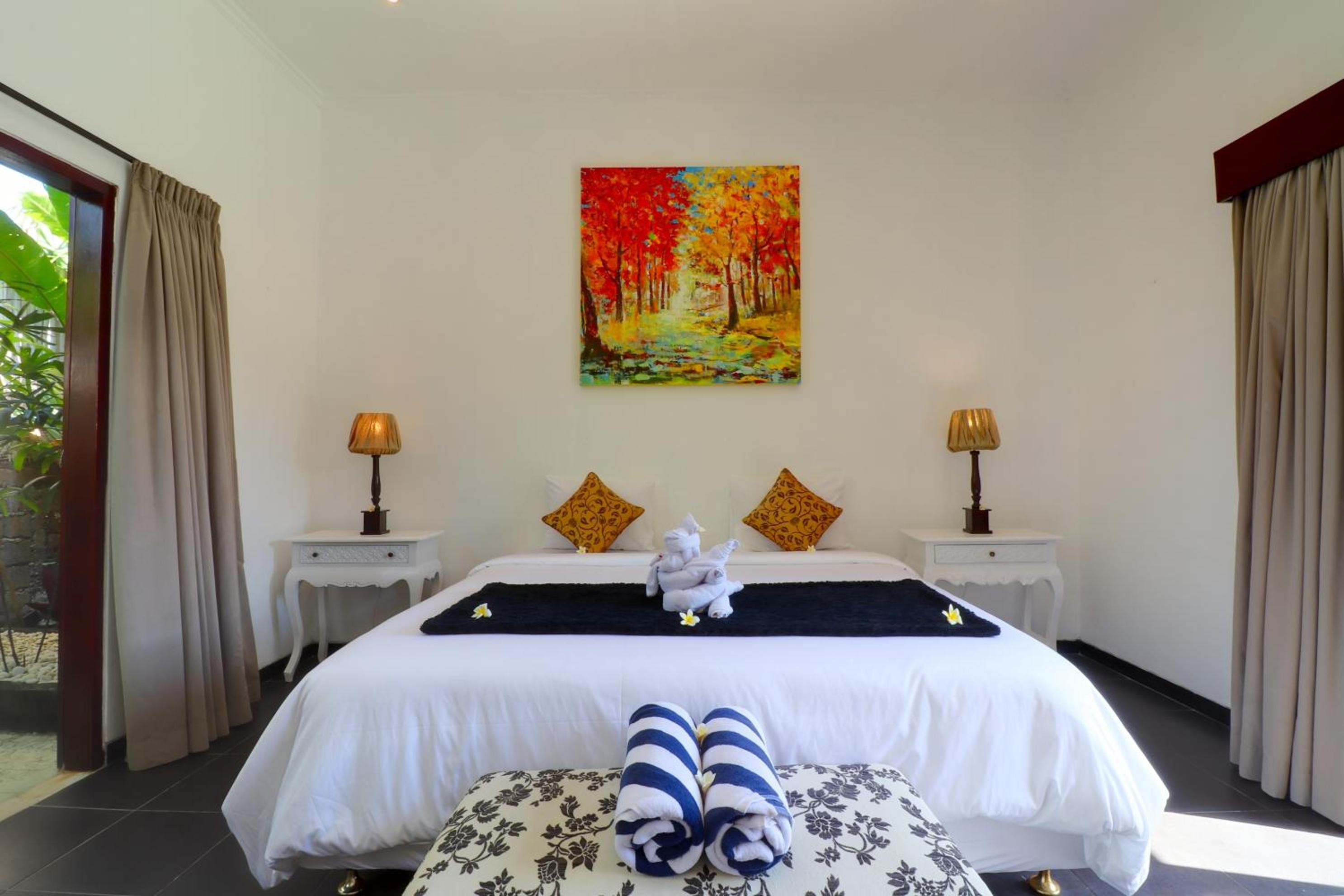 Three-Bedroom Villa - Photo 9