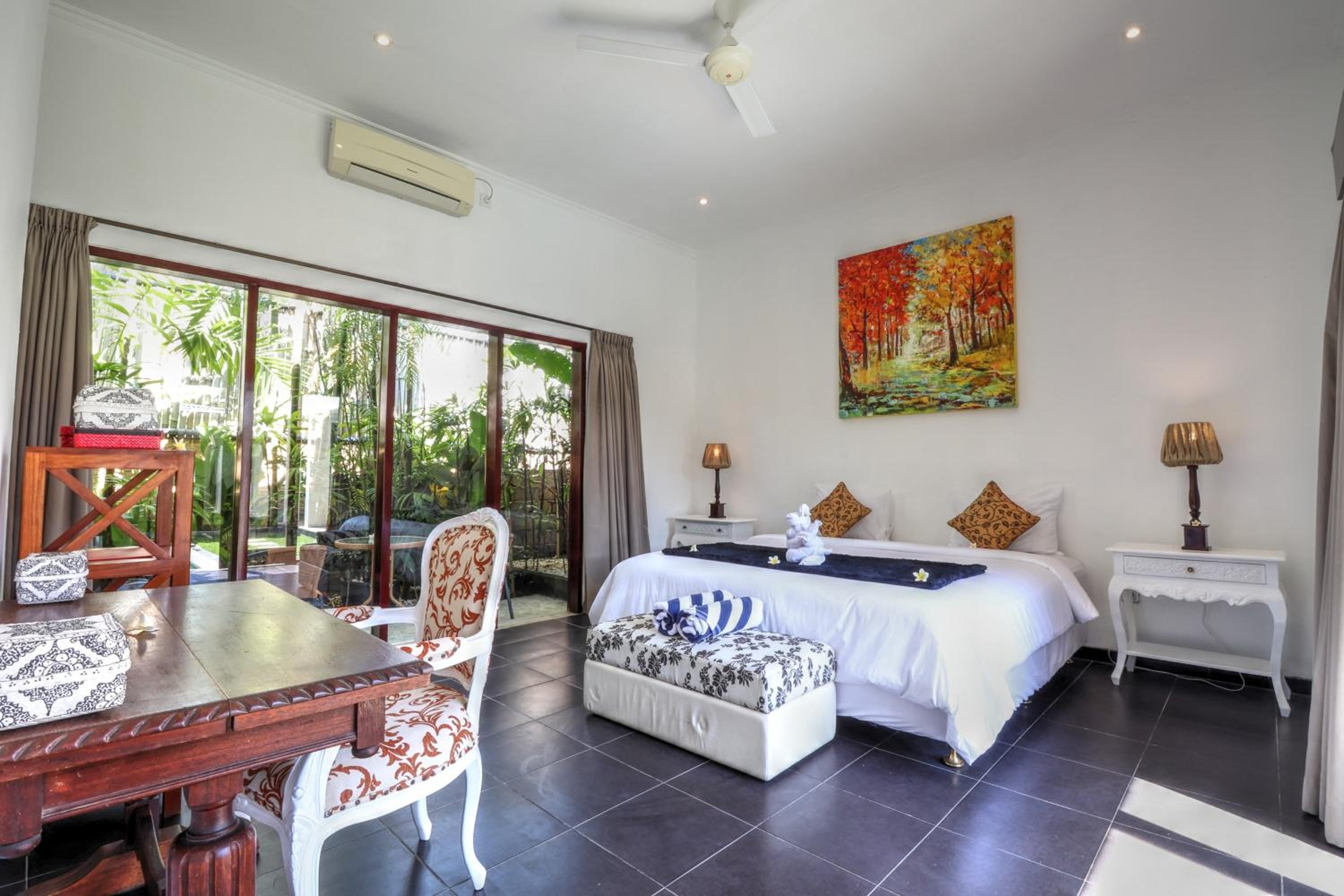 Three-Bedroom Villa - Photo 8