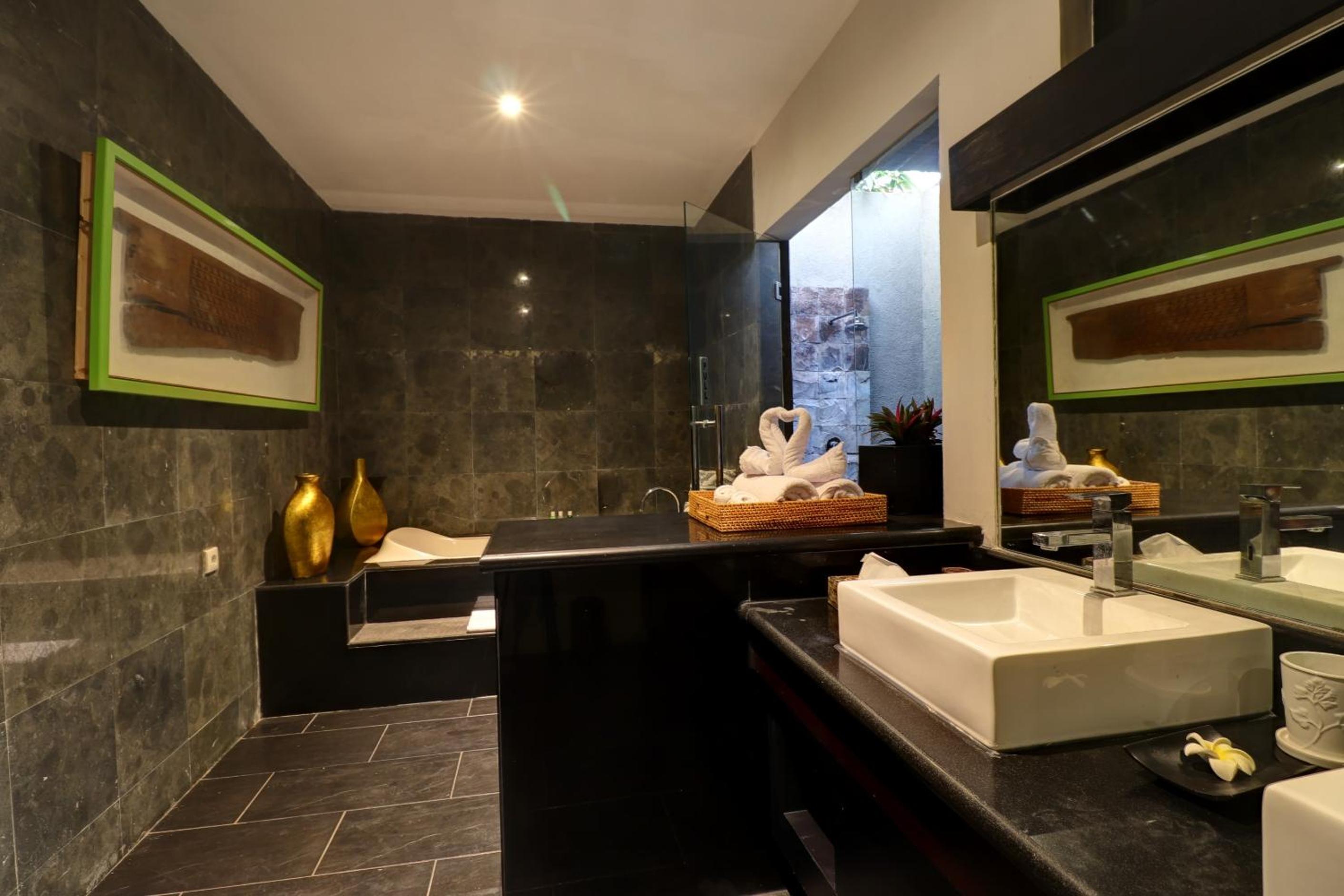 Three-Bedroom Villa - Photo 7