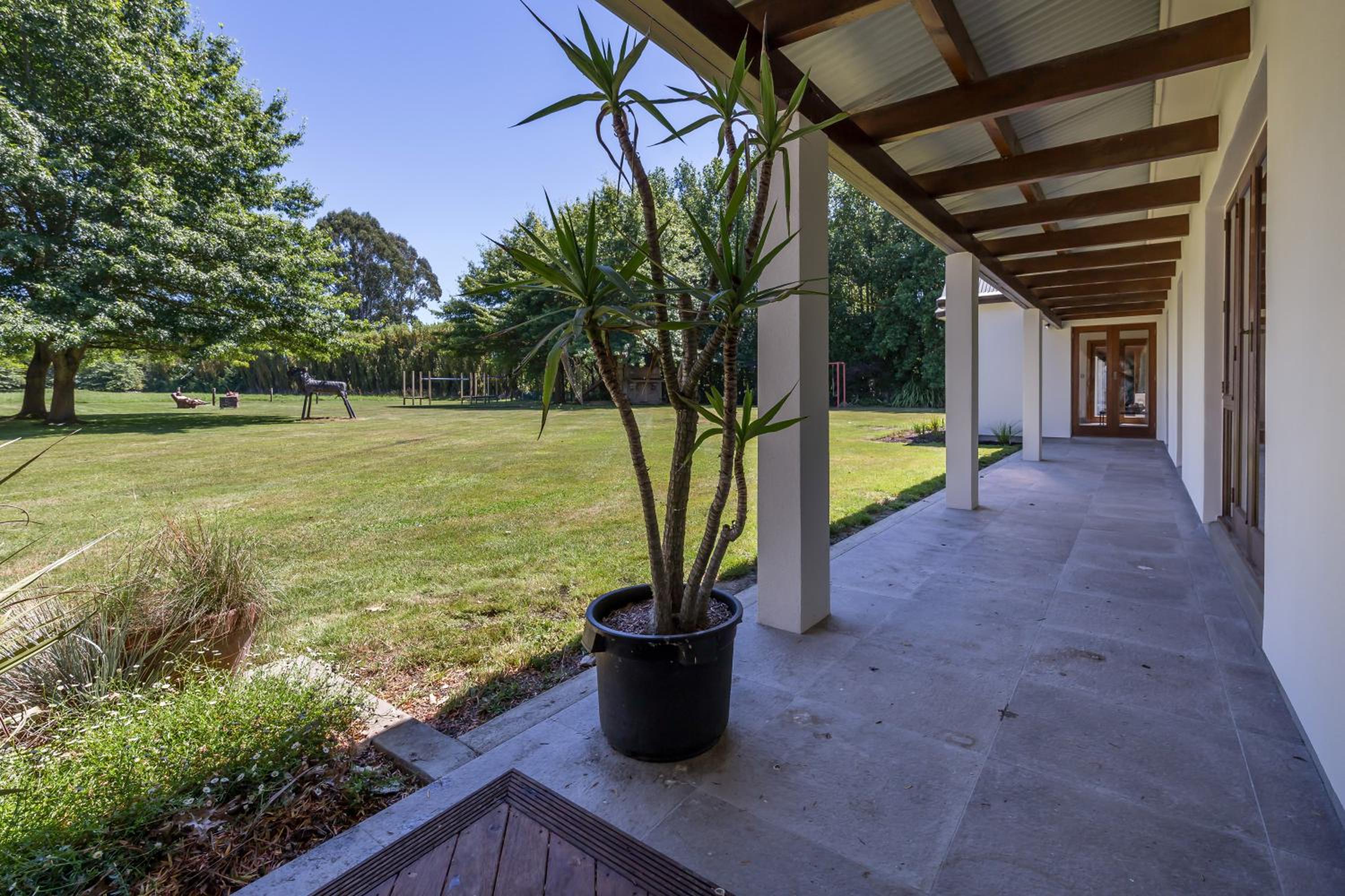 Five-Bedroom House - Photo 25
