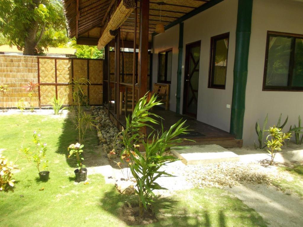 Bungalow - Beach Front - Photo 16