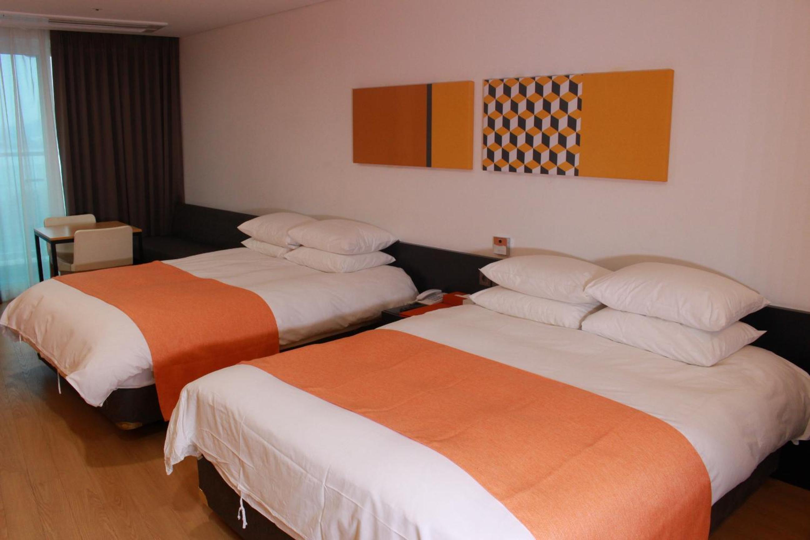 Family Twin Room with Sea View photo 3