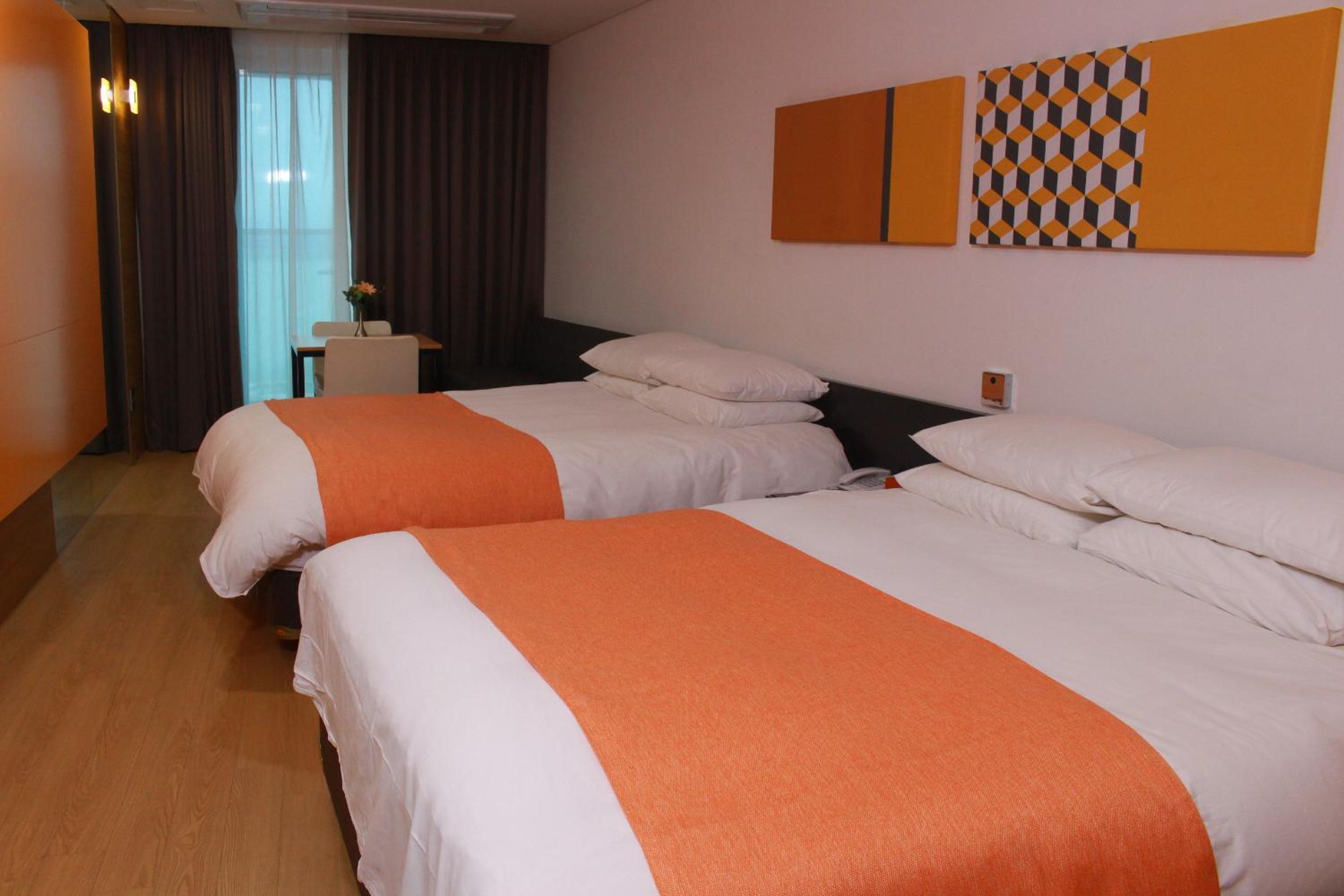 Family Twin Room with Sea View photo 2