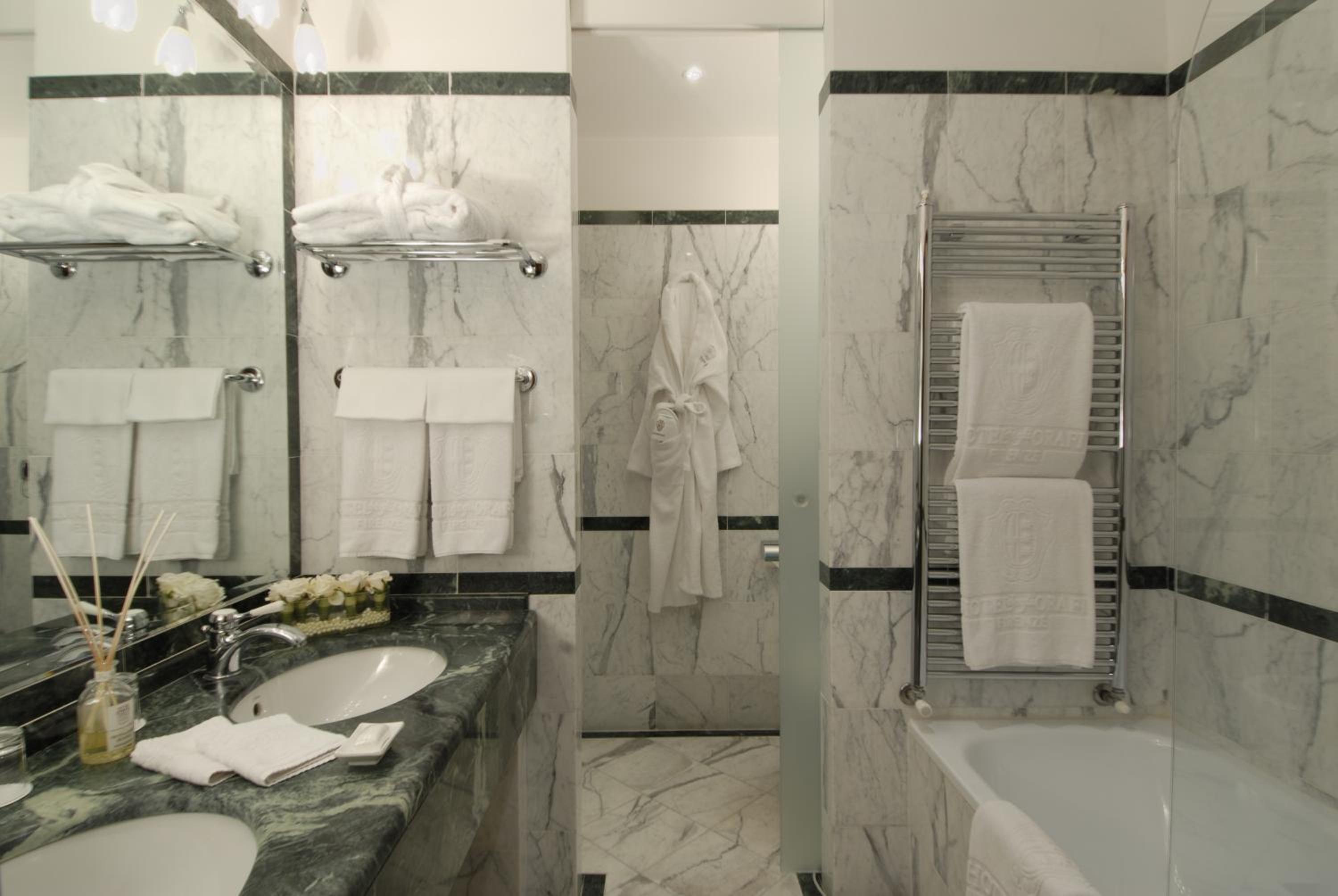 Classic Double or Twin Room - Photo 3