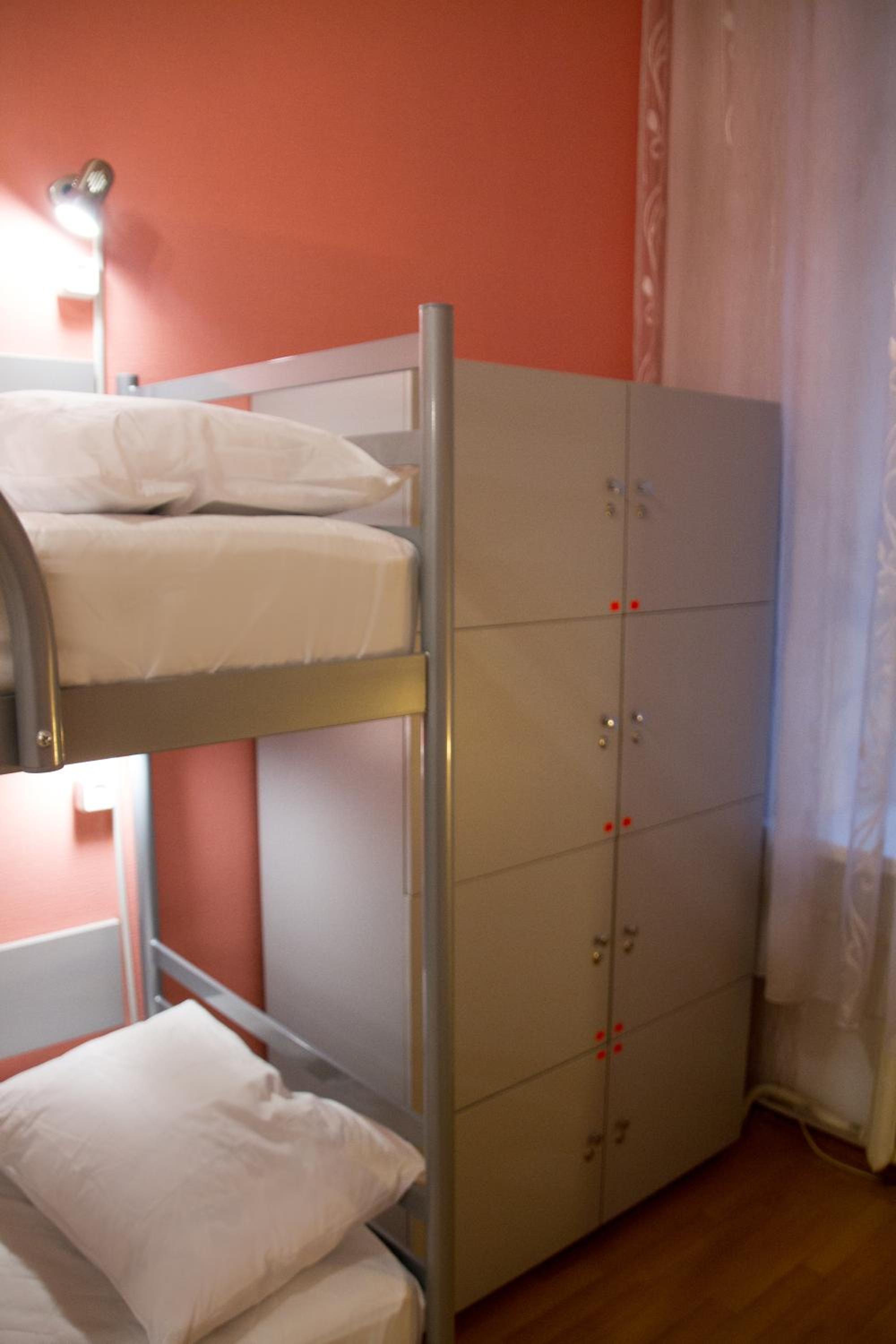 Bed in 4-Bed Mixed Dormitory Room photo 3