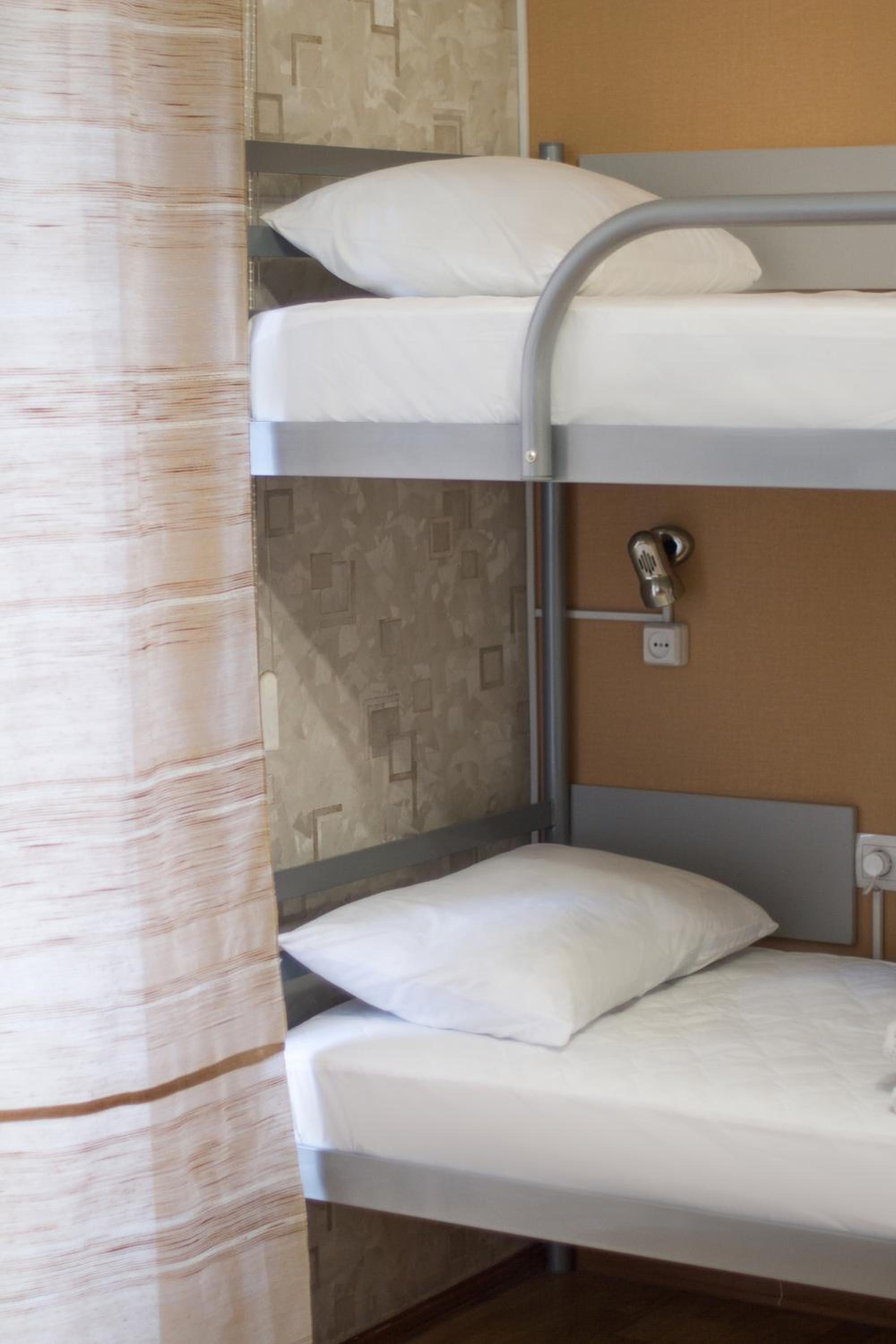 Bed in 6-Bed Mixed Dormitory Room photo 2
