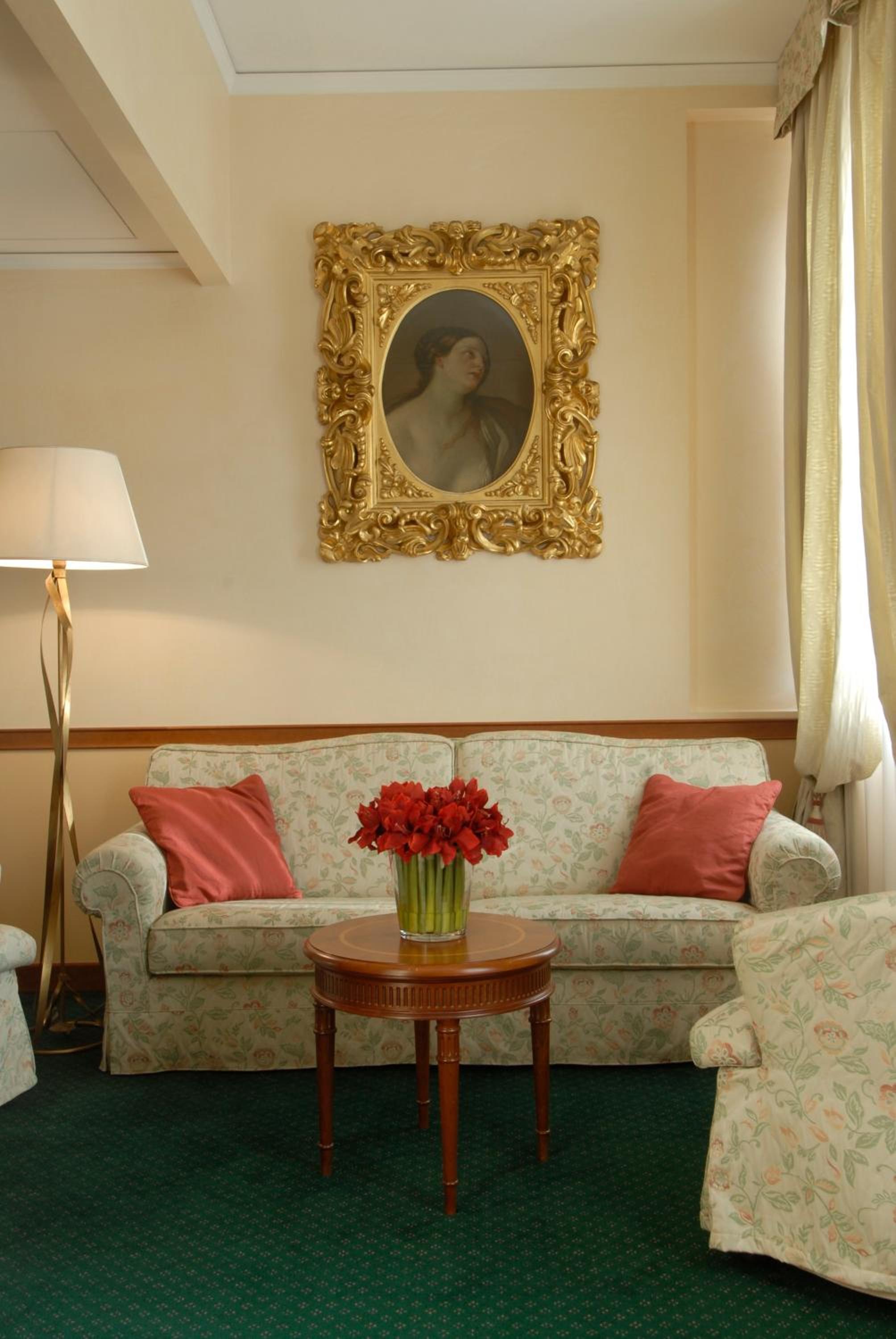 Deluxe Junior Suite thumbnail 5