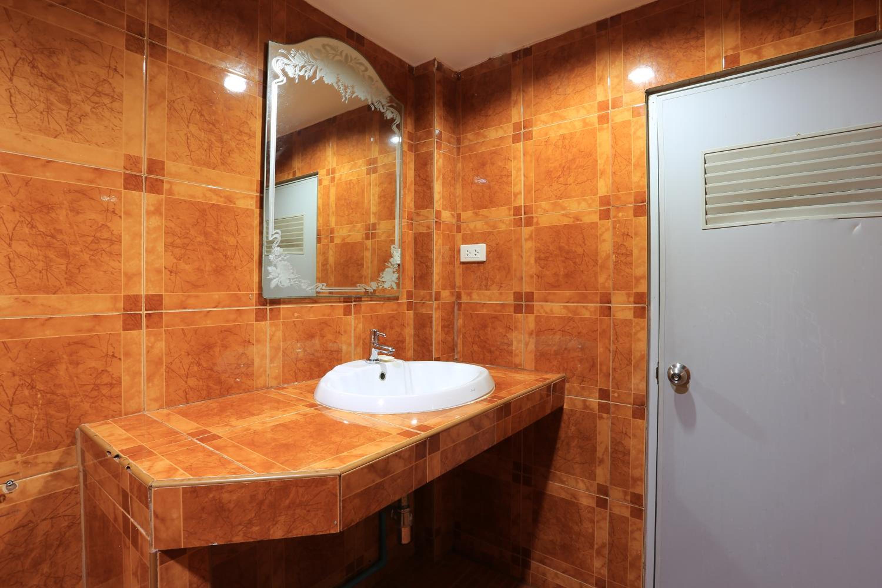 Triple Room thumbnail 5