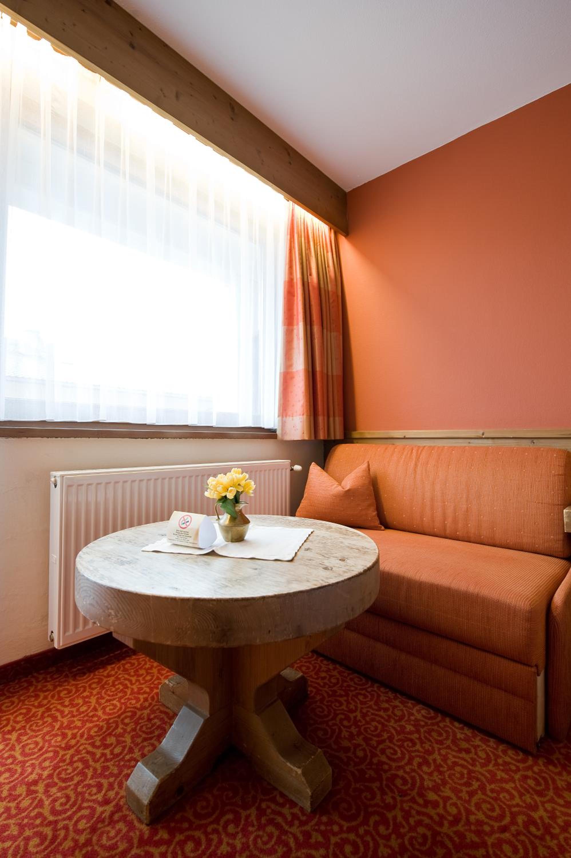 Double Room with Balcony - Photo 4