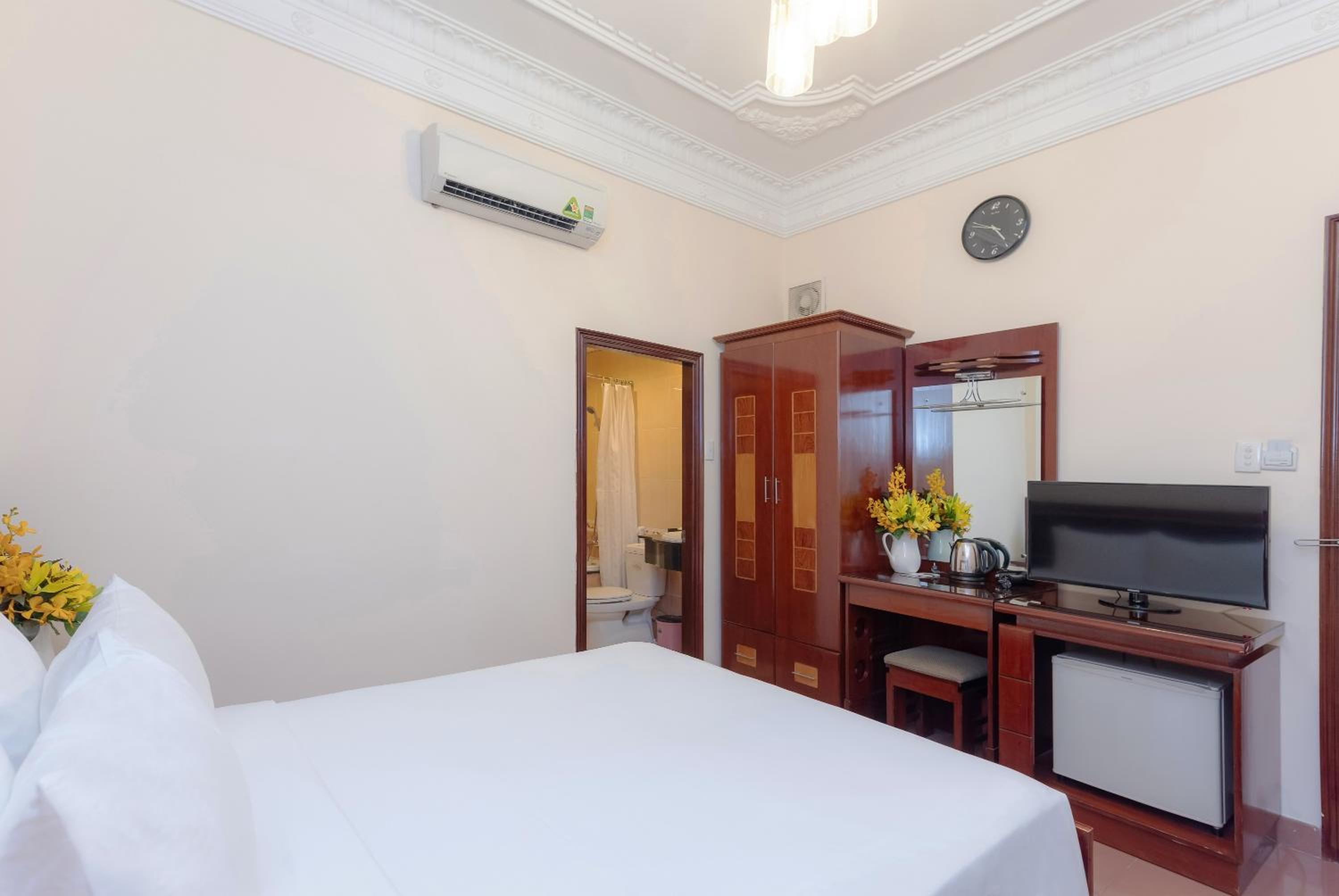 Economy Double Room (No window)	 photo 3