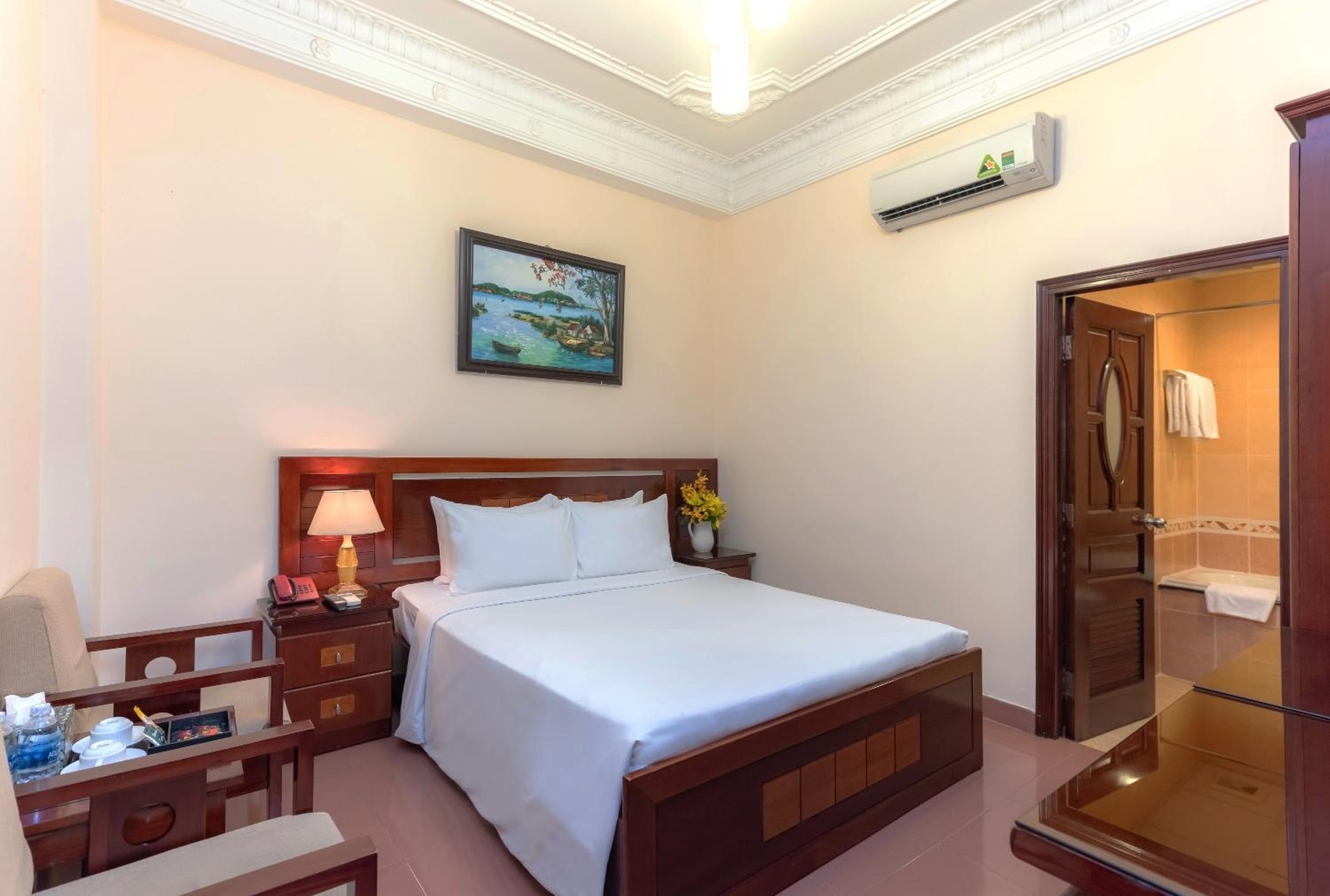 Economy Double Room (No window)	 photo 2