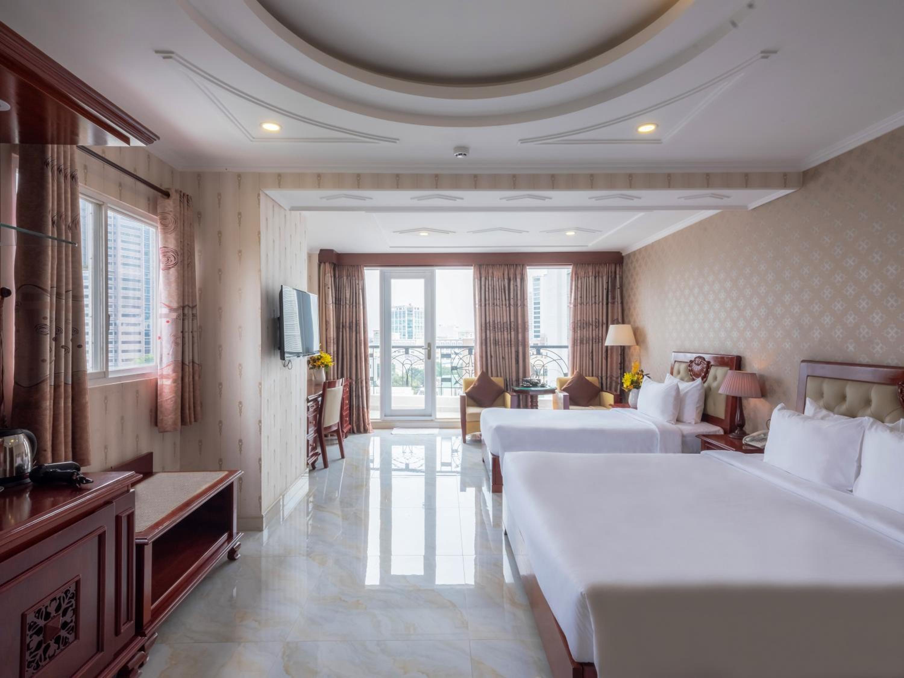 Junior Suite with Balcony photo 2