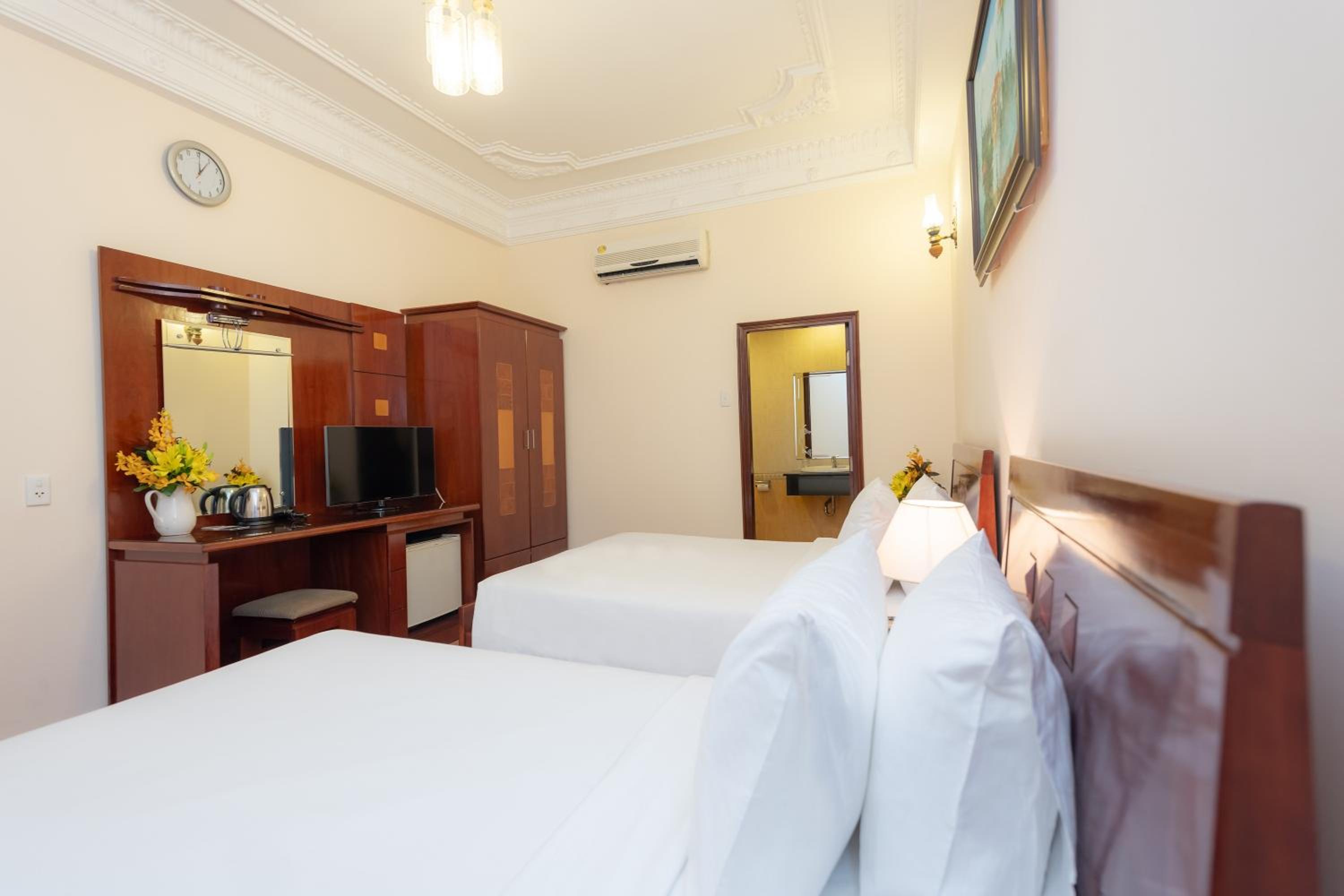 Superior Triple Room (No window) photo 3