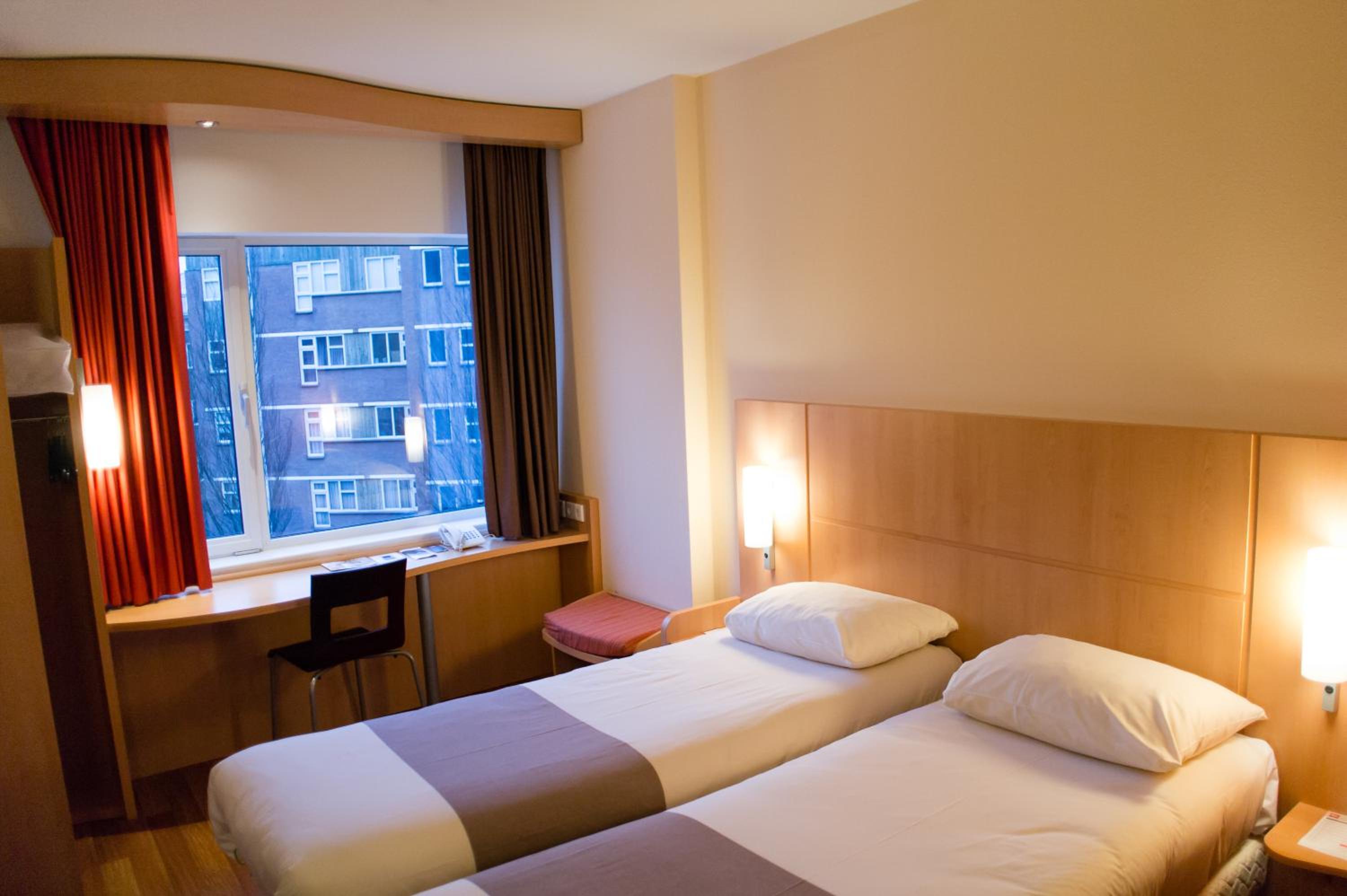 Standard Twin Room - Photo 7