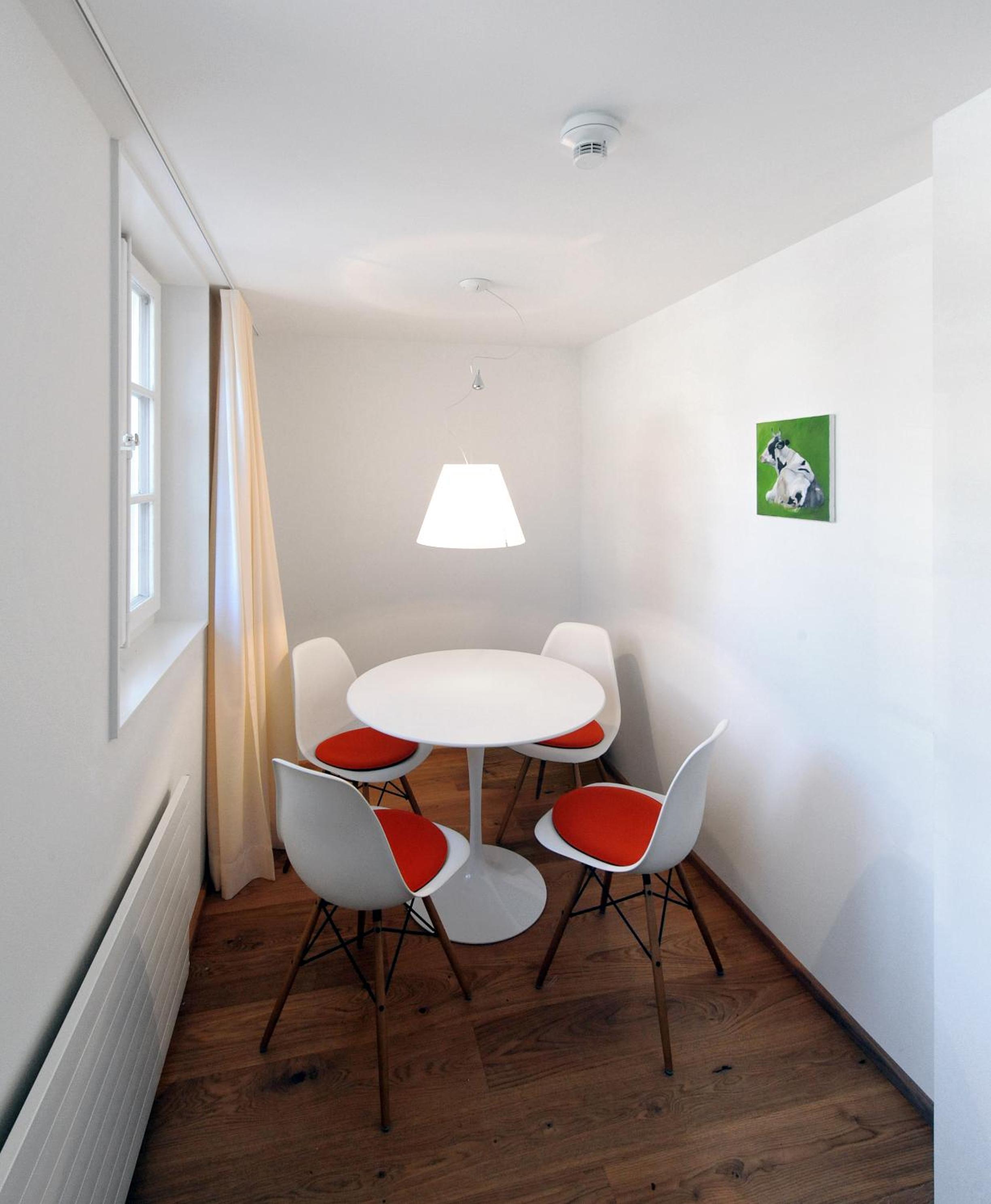 Two-Bedroom Apartment - Photo 2